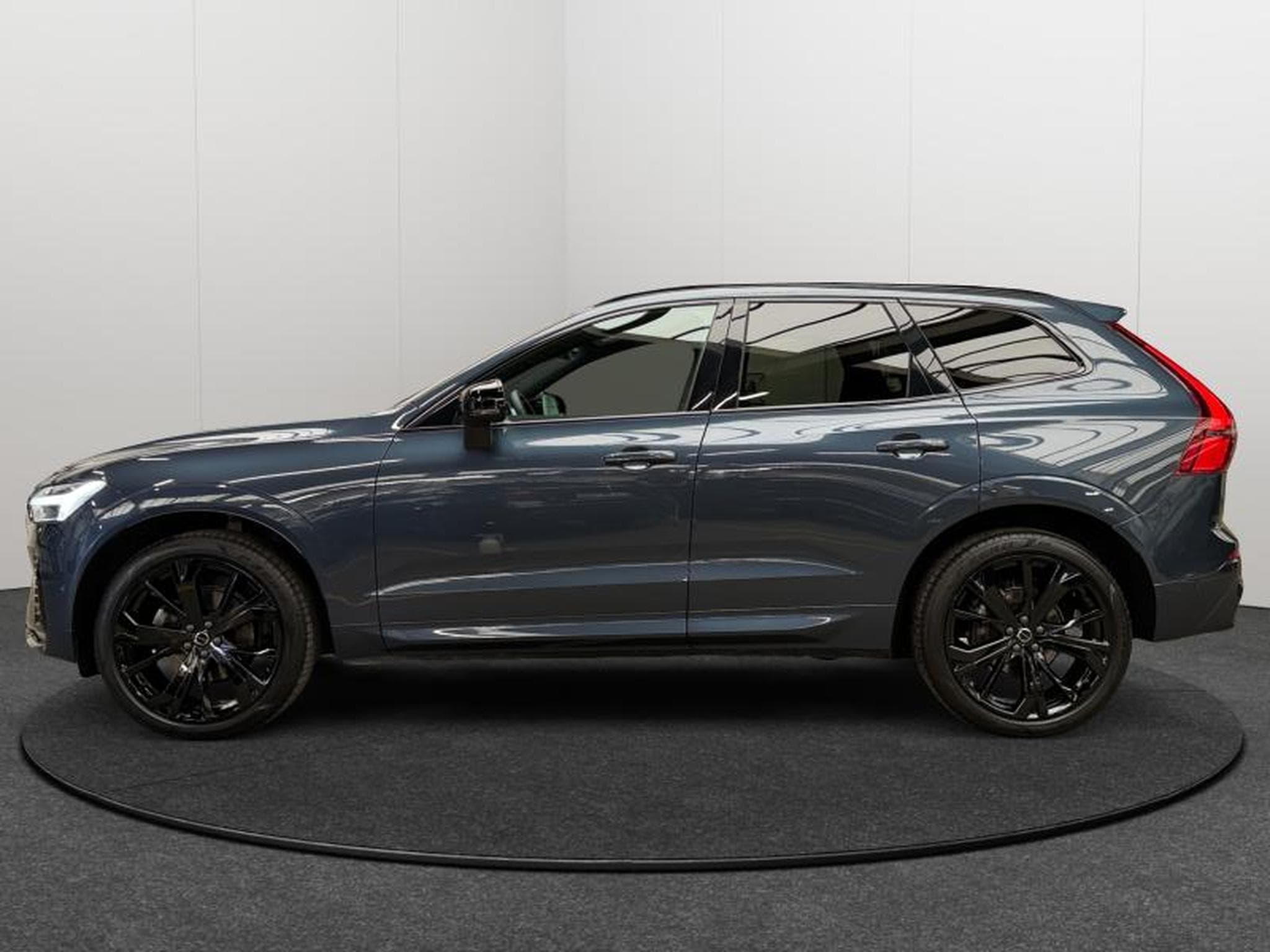 Volvo XC60 Facelift B5 AWD Black Edition Ultra / Essence 2026 (2025) - Foto 2