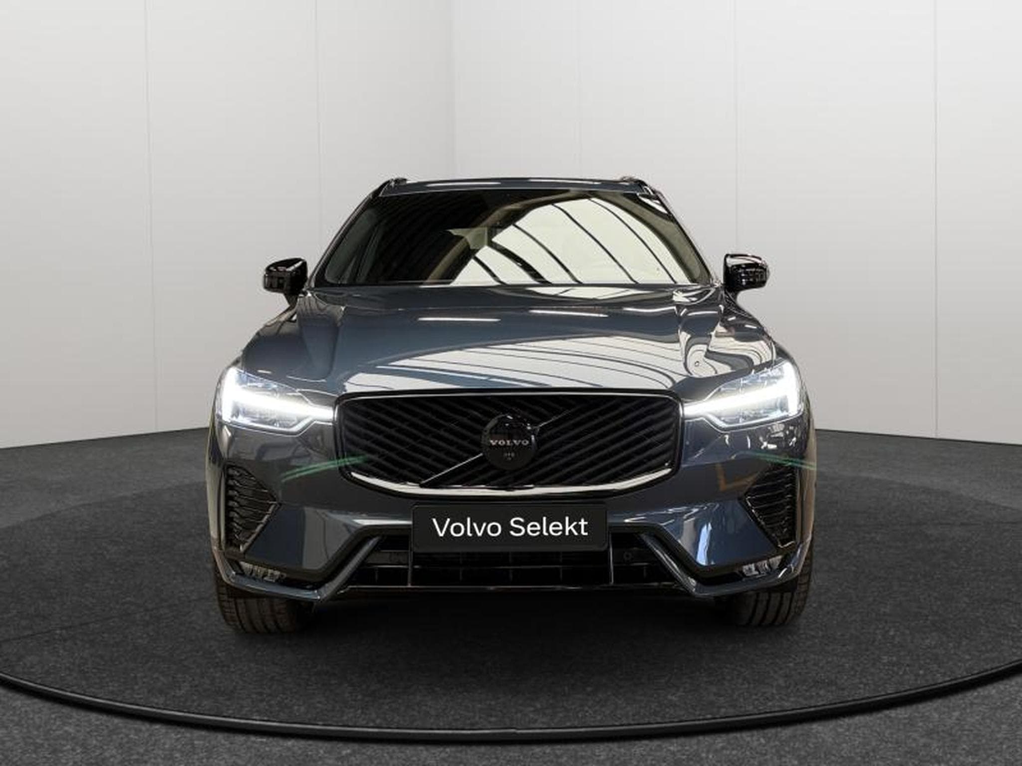 Volvo XC60 Facelift B5 AWD Black Edition Ultra / Essence 2026 (2025) - Foto 8