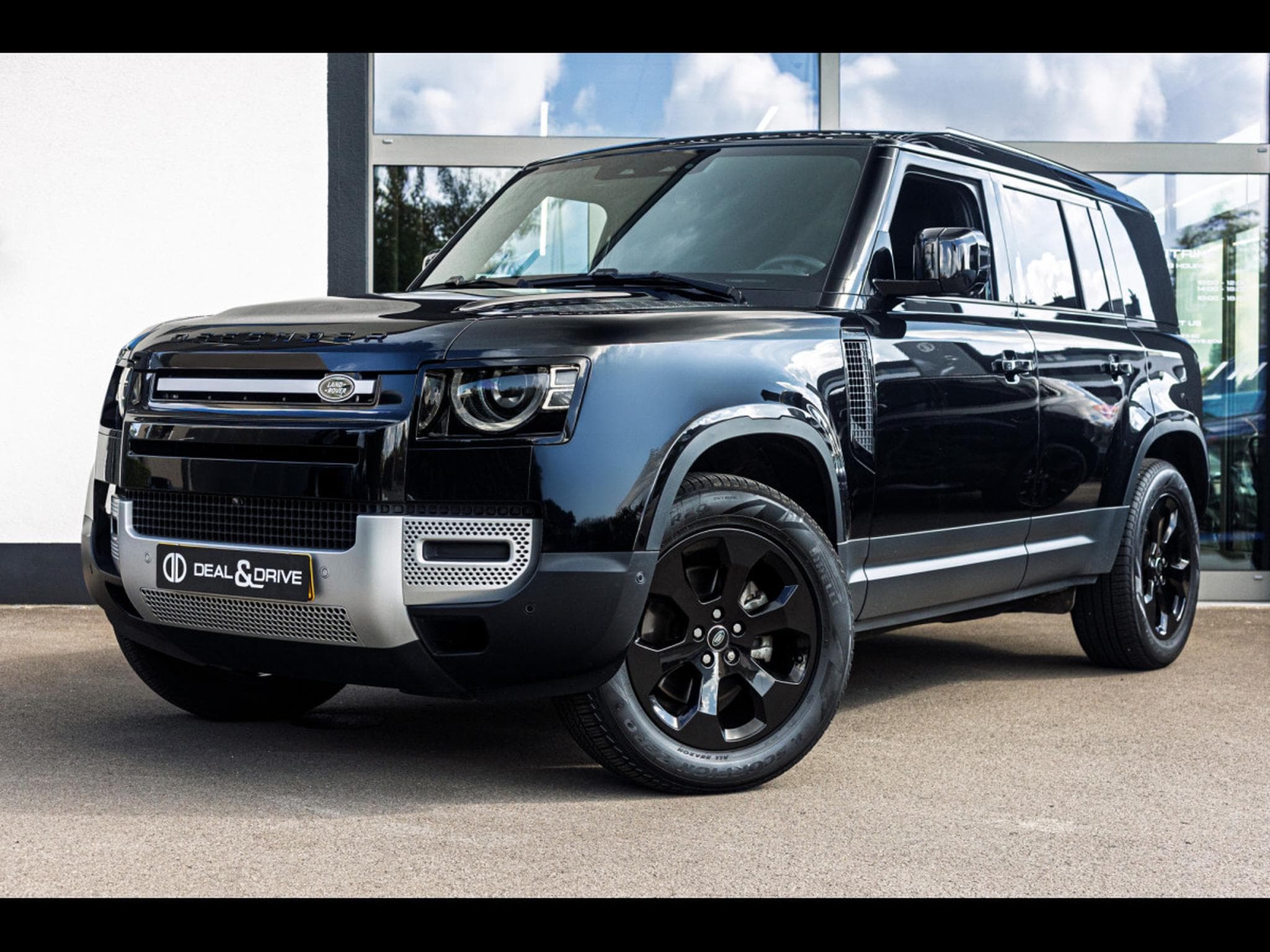 Land-Rover Defender 110 D250 HARD TOP S AWD (3-SEAT VERSION) - SANTORINI BLACK - (2025) - Photo 1