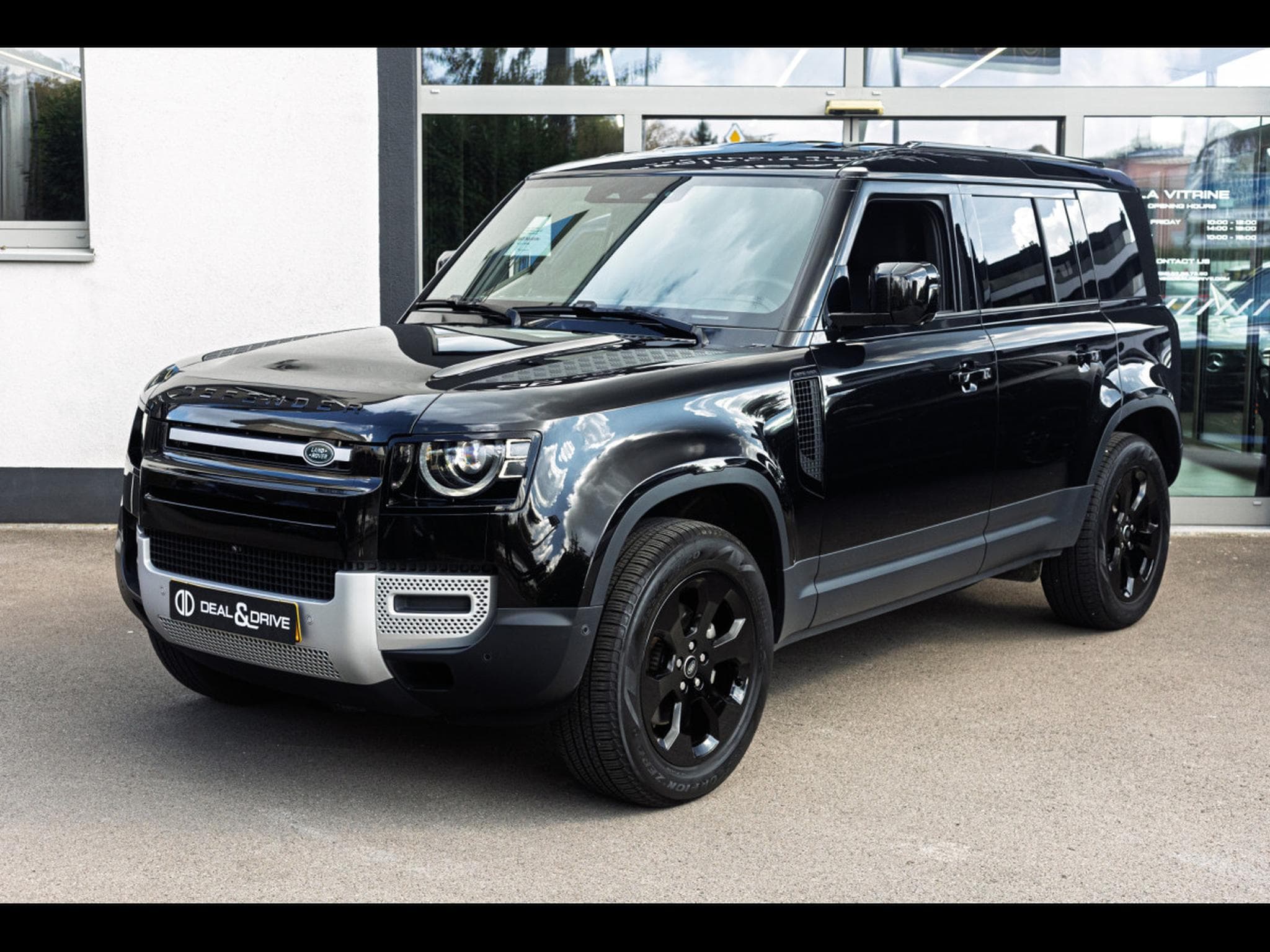 Land-Rover Defender 110 D250 HARD TOP S AWD (3-SEAT VERSION) - SANTORINI BLACK - (2025) - Photo 6