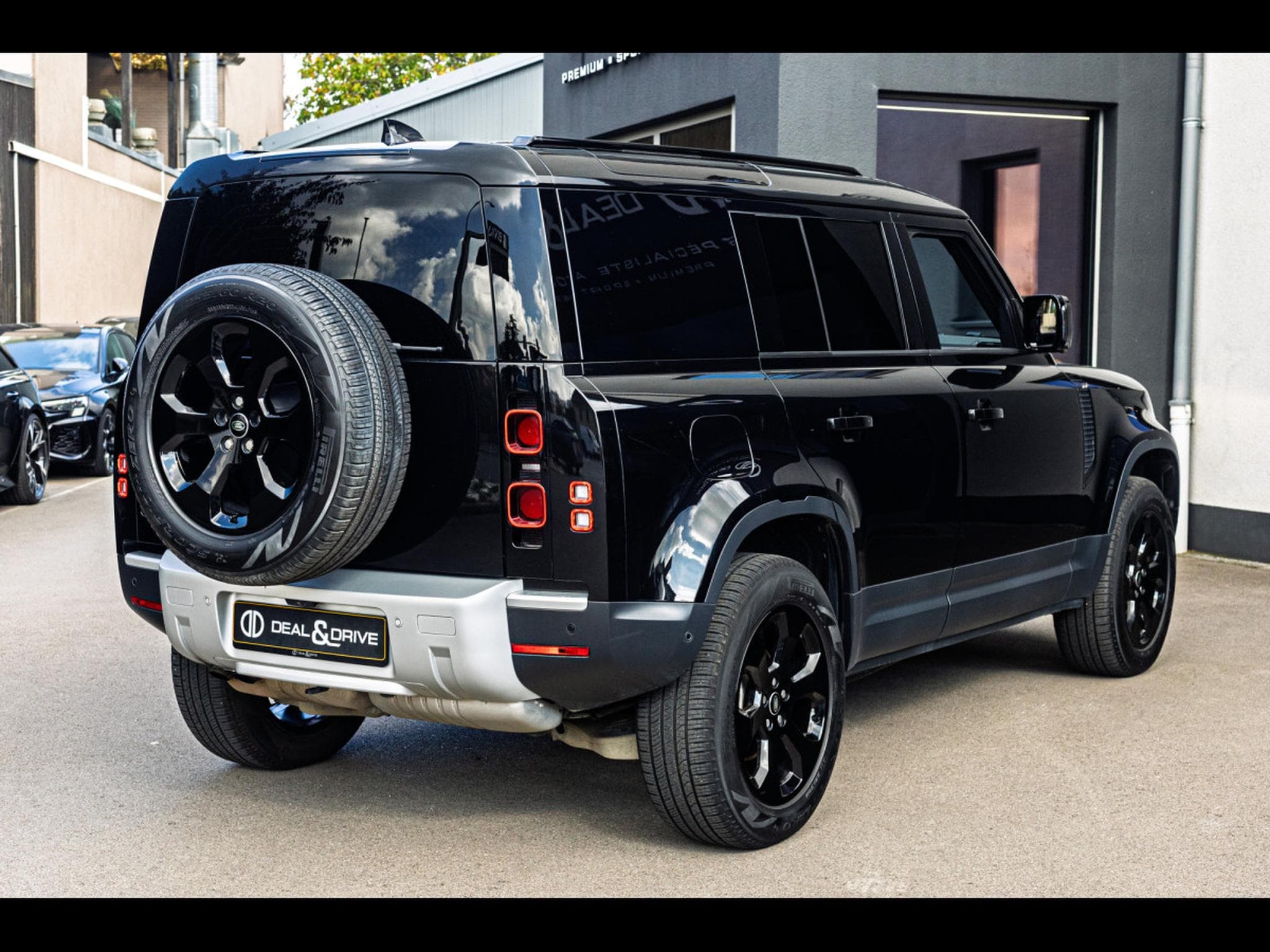 Land-Rover Defender 110 D250 HARD TOP S AWD (3-SEAT VERSION) - SANTORINI BLACK - (2025) - Photo 7