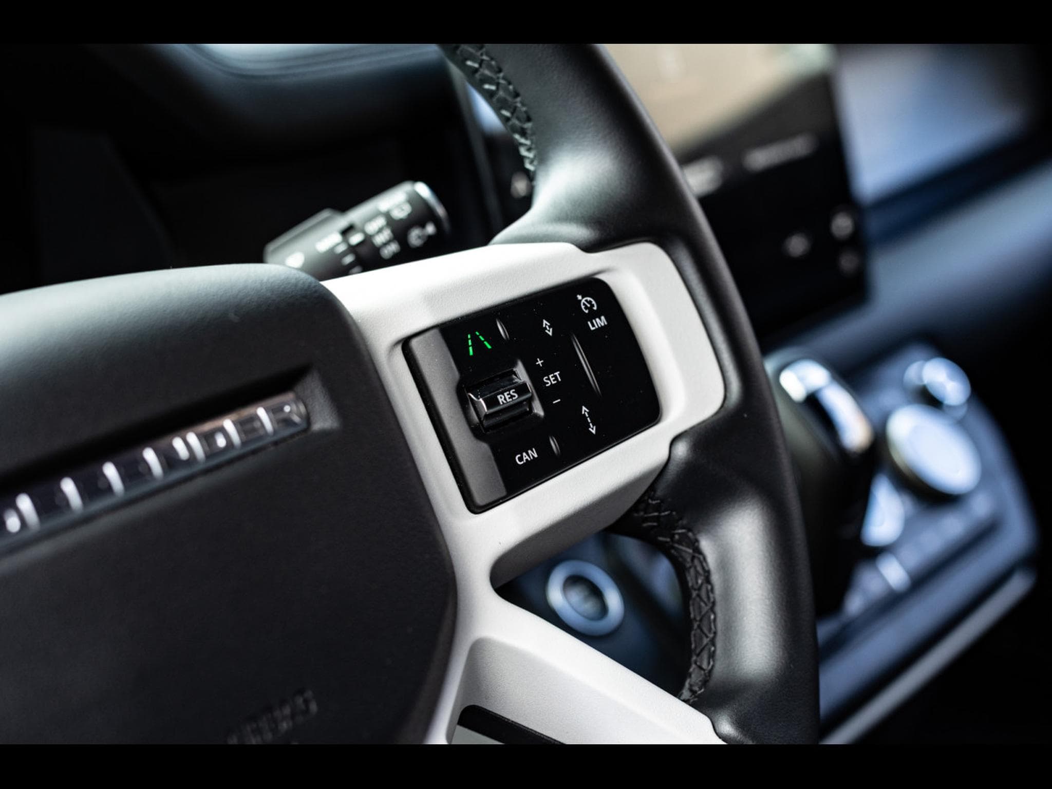 Land-Rover Defender 110 D250 HARD TOP S AWD (3-SEAT VERSION) - SANTORINI BLACK - (2025) - Photo 16