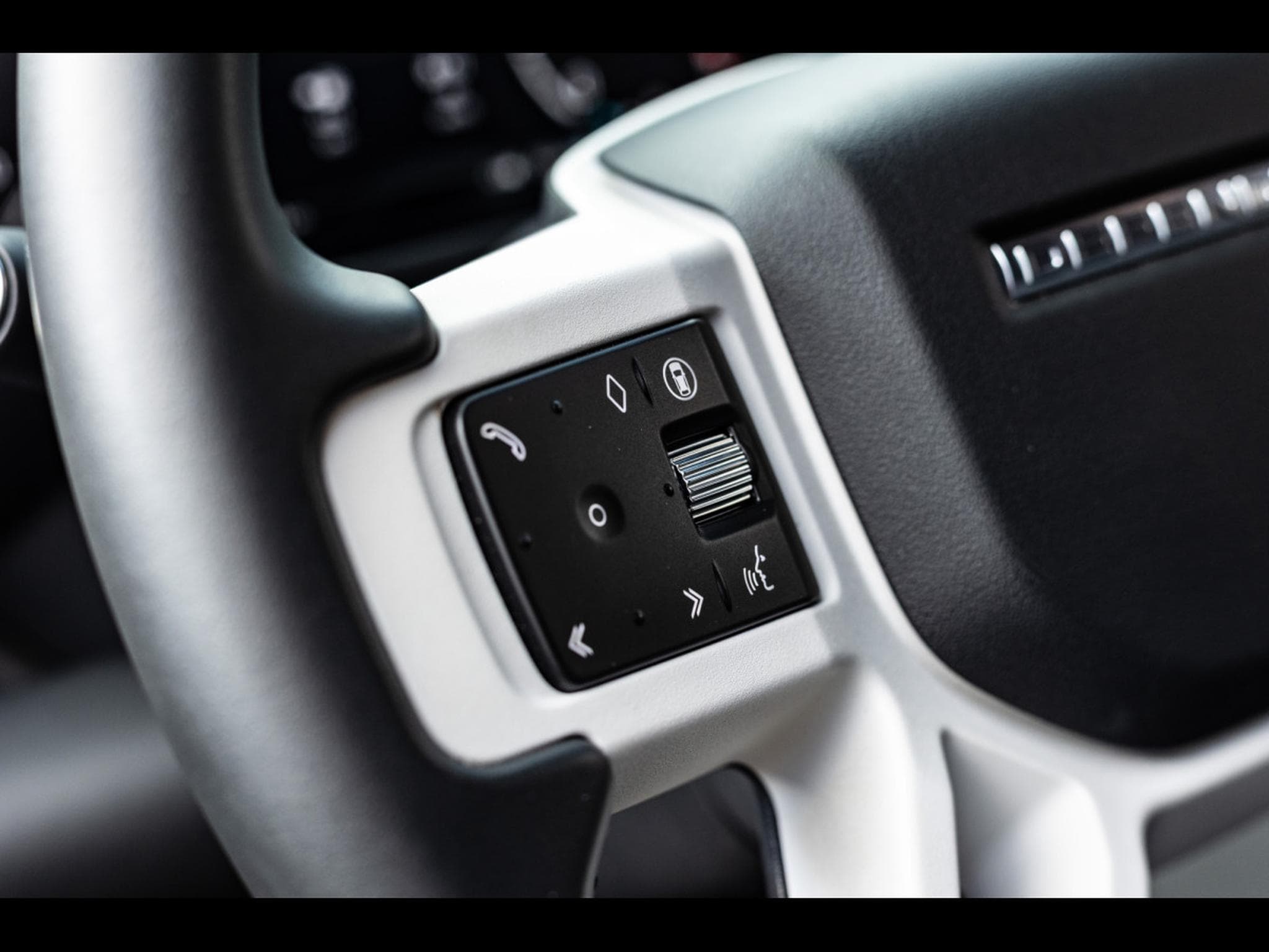 Land-Rover Defender 110 D250 HARD TOP S AWD (3-SEAT VERSION) - SANTORINI BLACK - (2025) - Photo 17