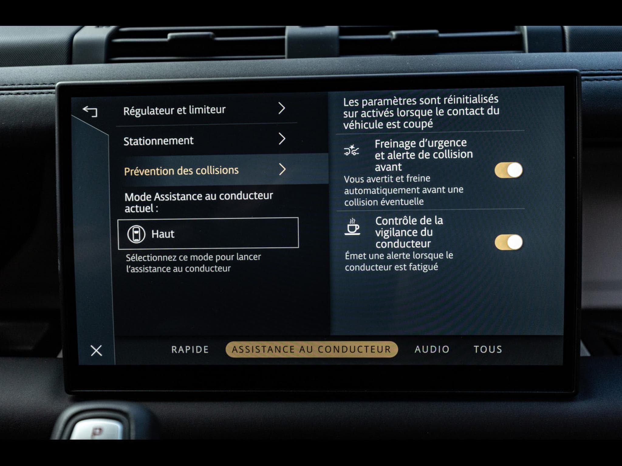 Land-Rover Defender 110 D250 HARD TOP S AWD (3-SEAT VERSION) - SANTORINI BLACK - (2025) - Photo 24