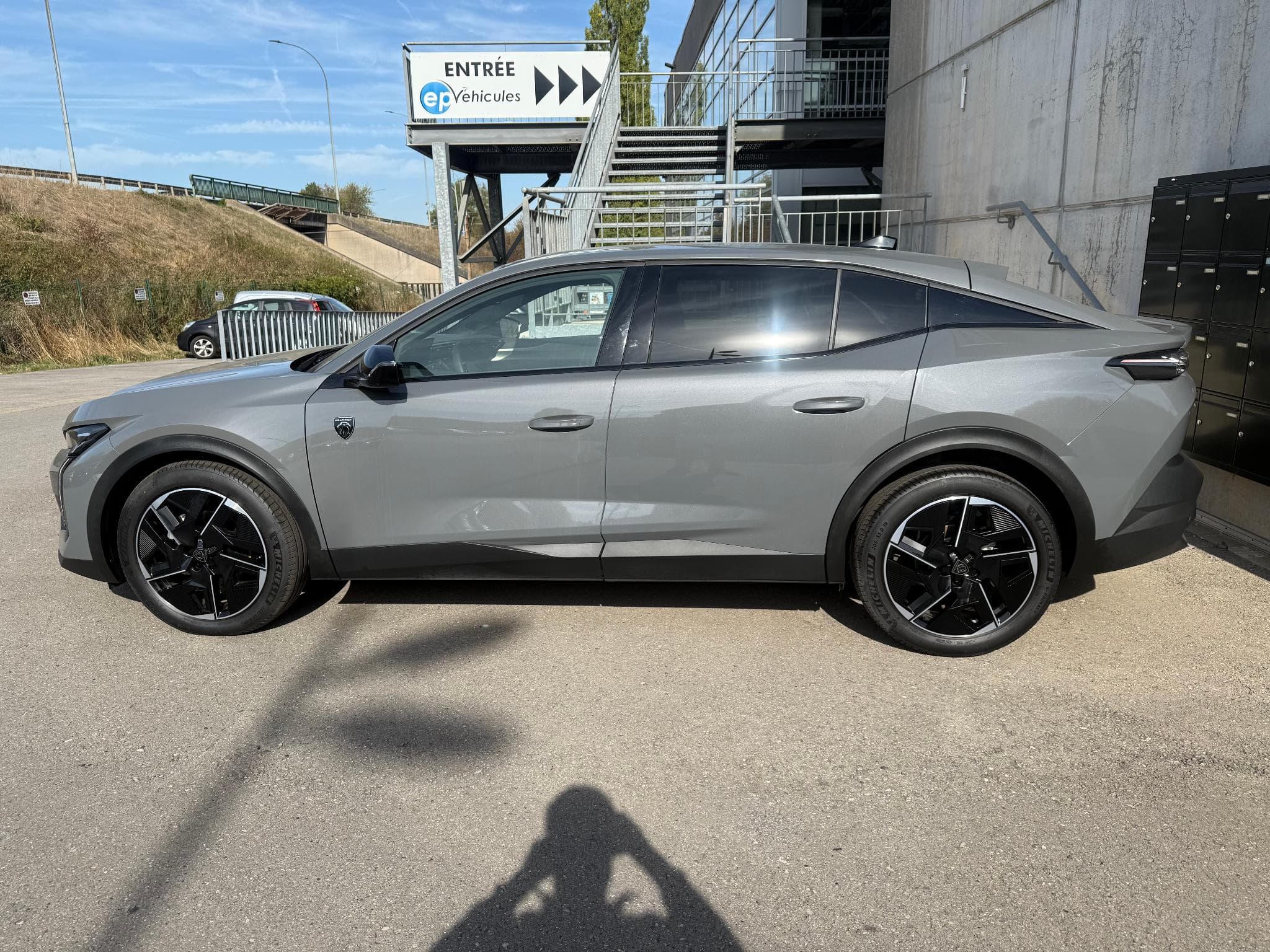Peugeot 408 1.2 HYBRID 145 E-DCS6 GT (2025) - Foto 2