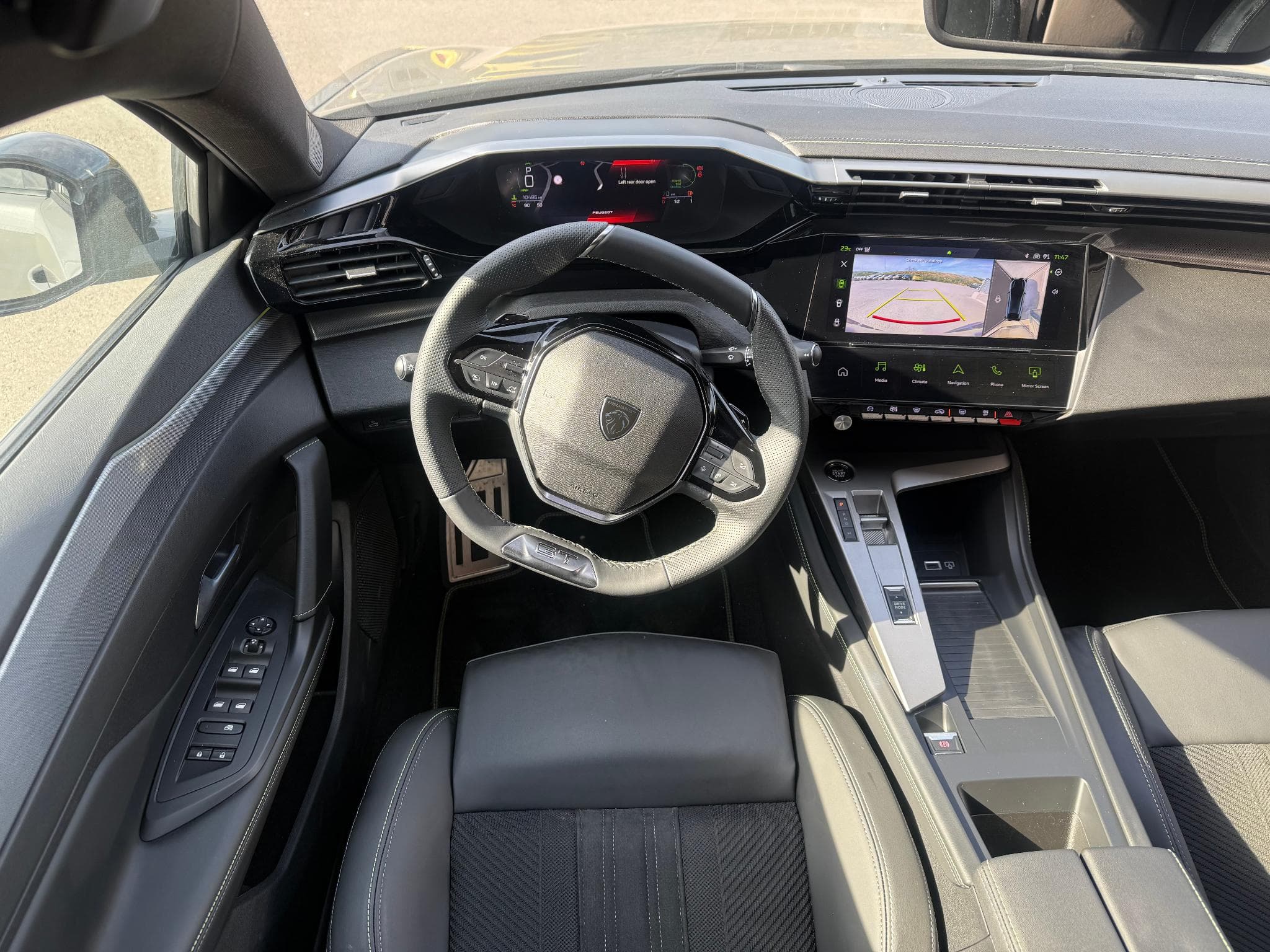 Peugeot 408 1.2 HYBRID 145 E-DCS6 GT (2025) - Foto 4