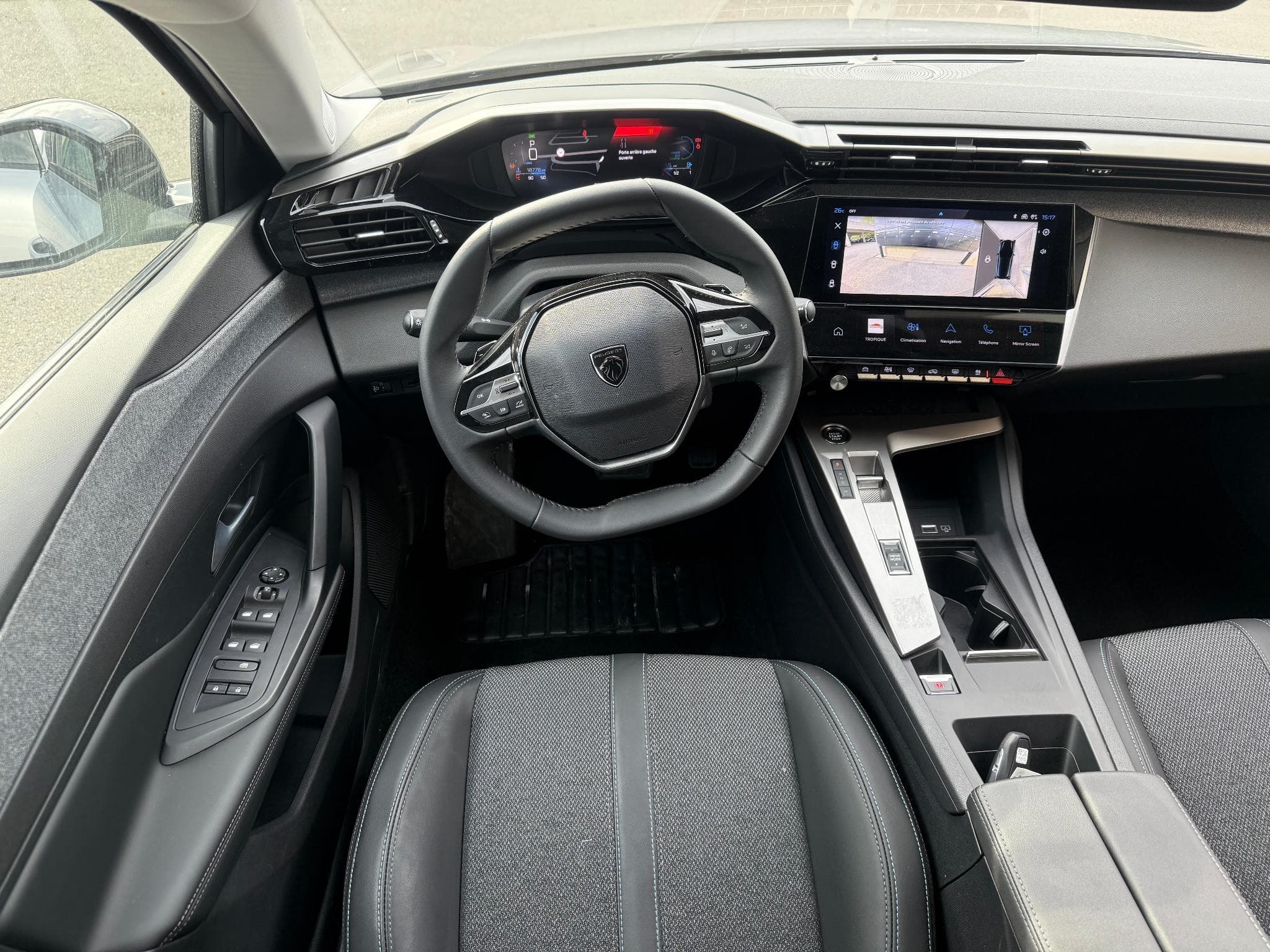 Peugeot 308 1.2 HYBRID 145 E-DCS6 ALLURE (2025) - Foto 4