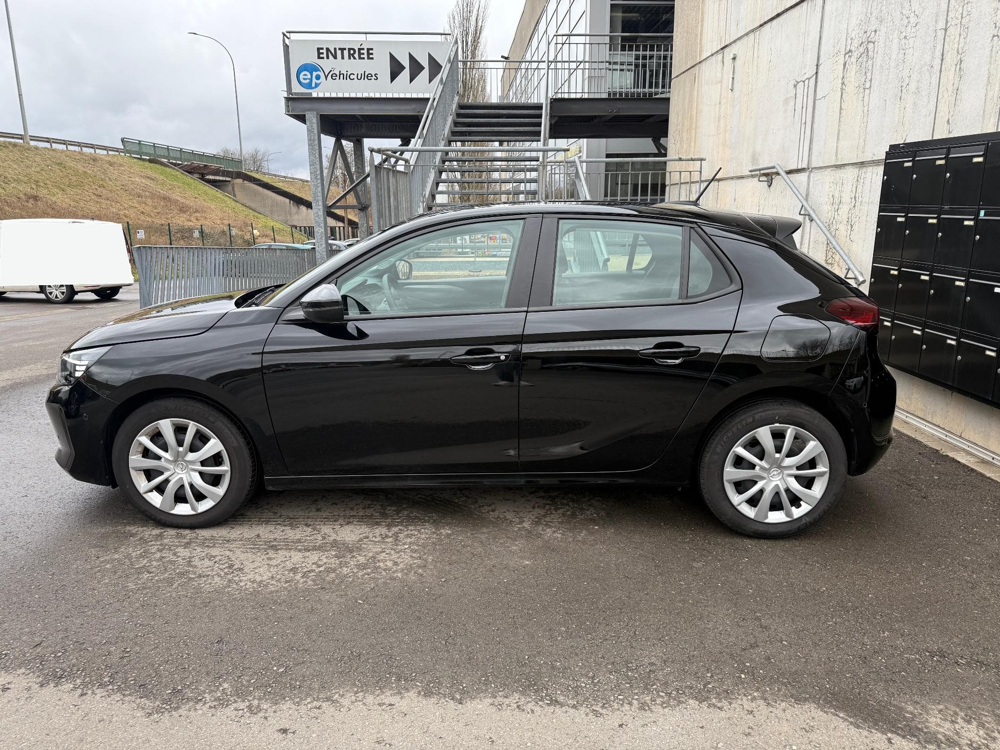Opel Corsa 1.2 TURBO 100 EDITION (2025) - Foto 2