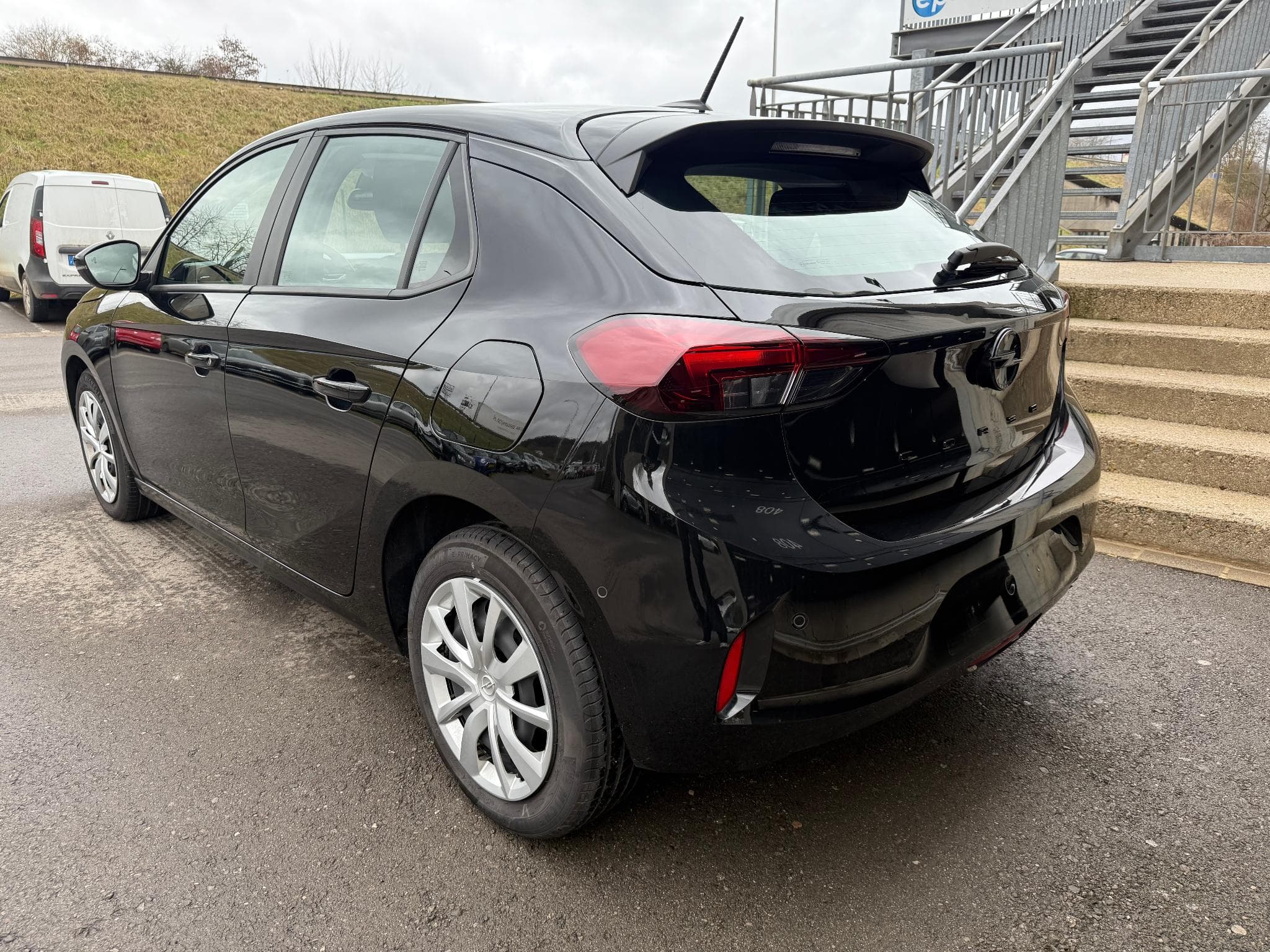 Opel Corsa 1.2 TURBO 100 EDITION (2025) - Foto 3