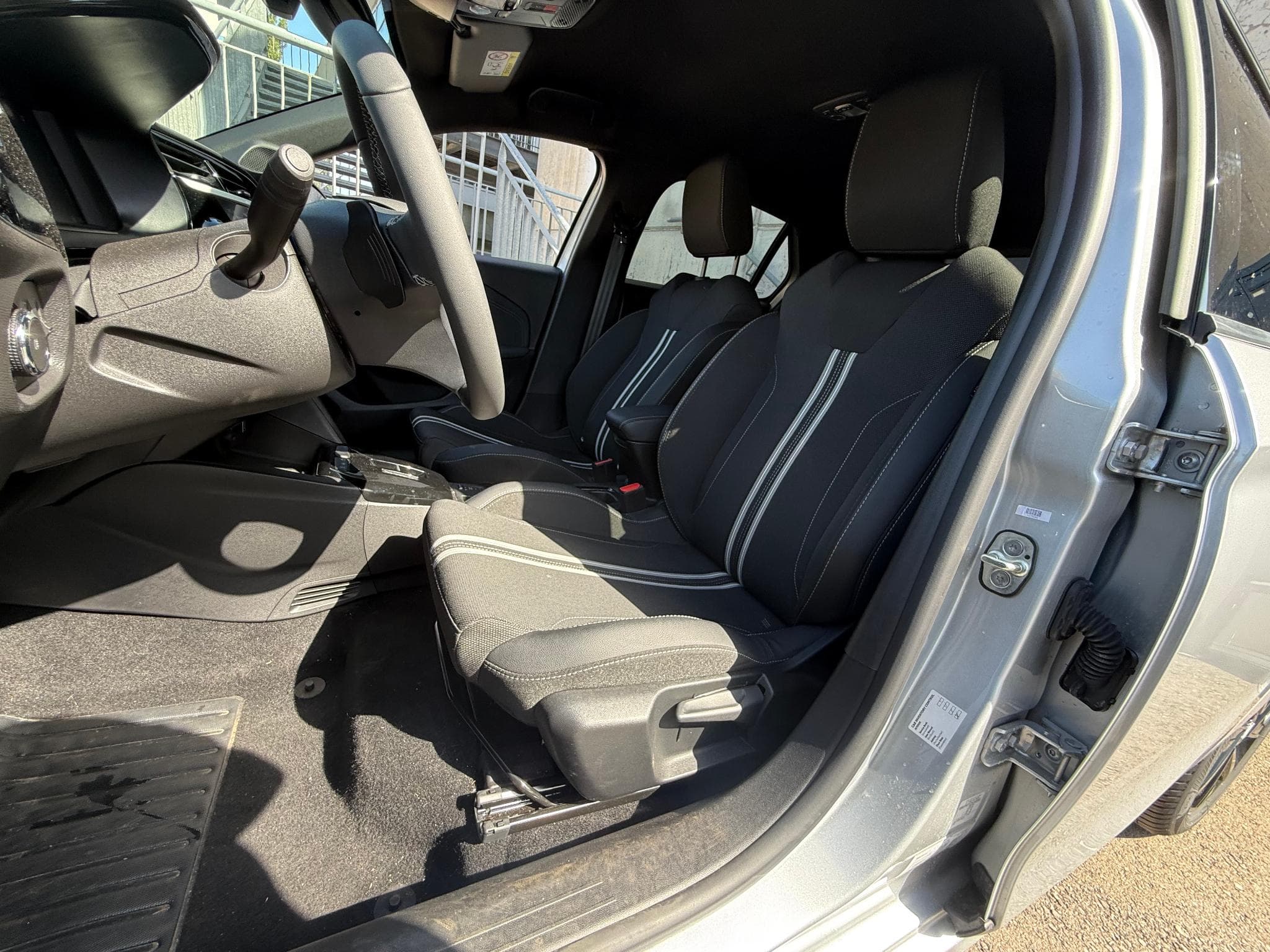 Opel Corsa 1.2 HYBRID 145 E-DCT6 GS (2025) - Foto 5