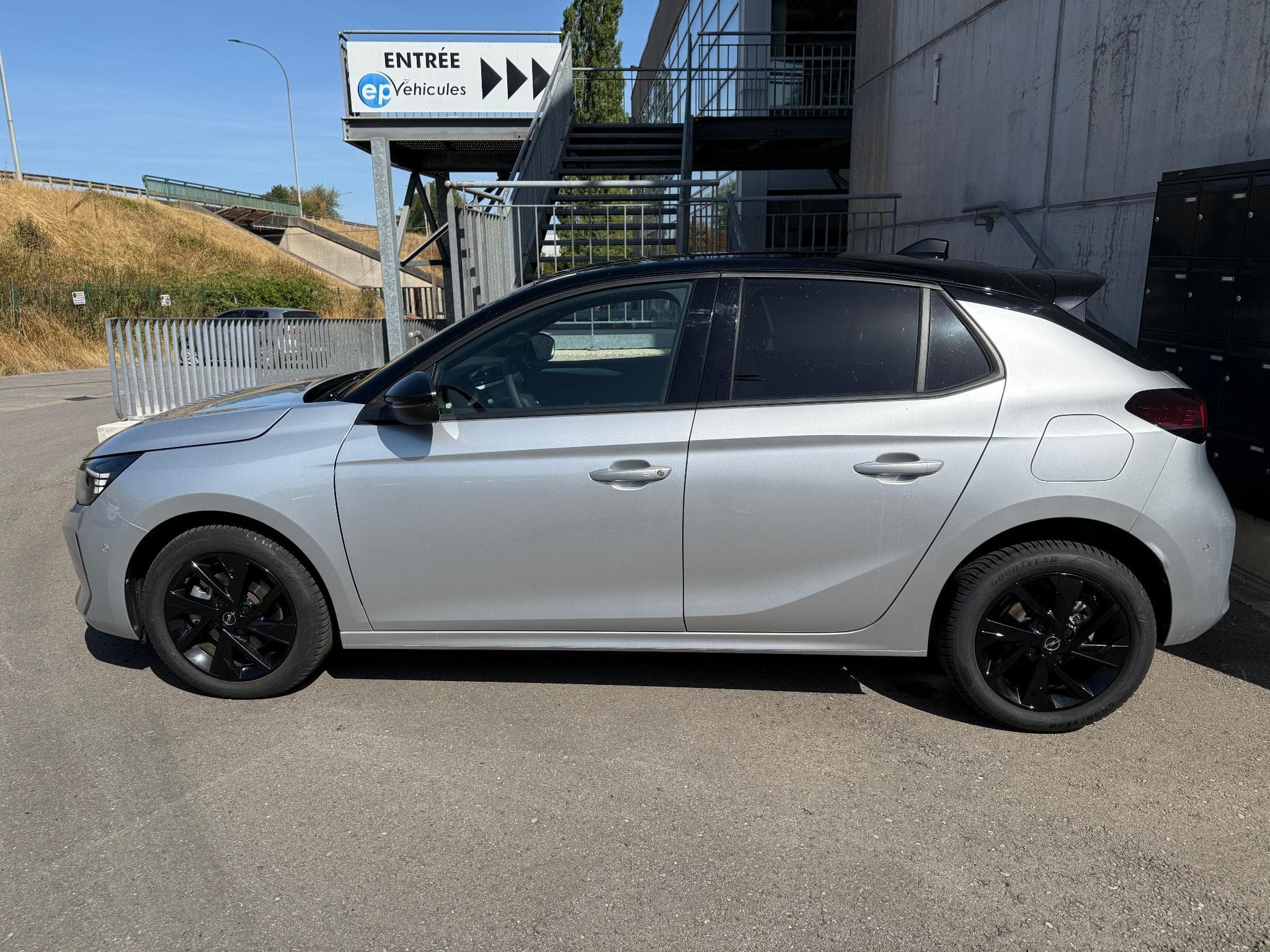 Opel Corsa 1.2 HYBRID 145 E-DCT6 GS (2025) - Photo 2