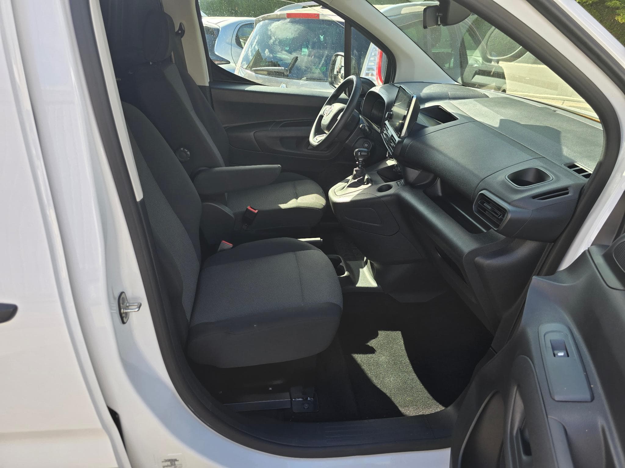 Fiat Doblo HDI 130 cv 2023 26000 kms 12990 HT (2023) - Foto 7