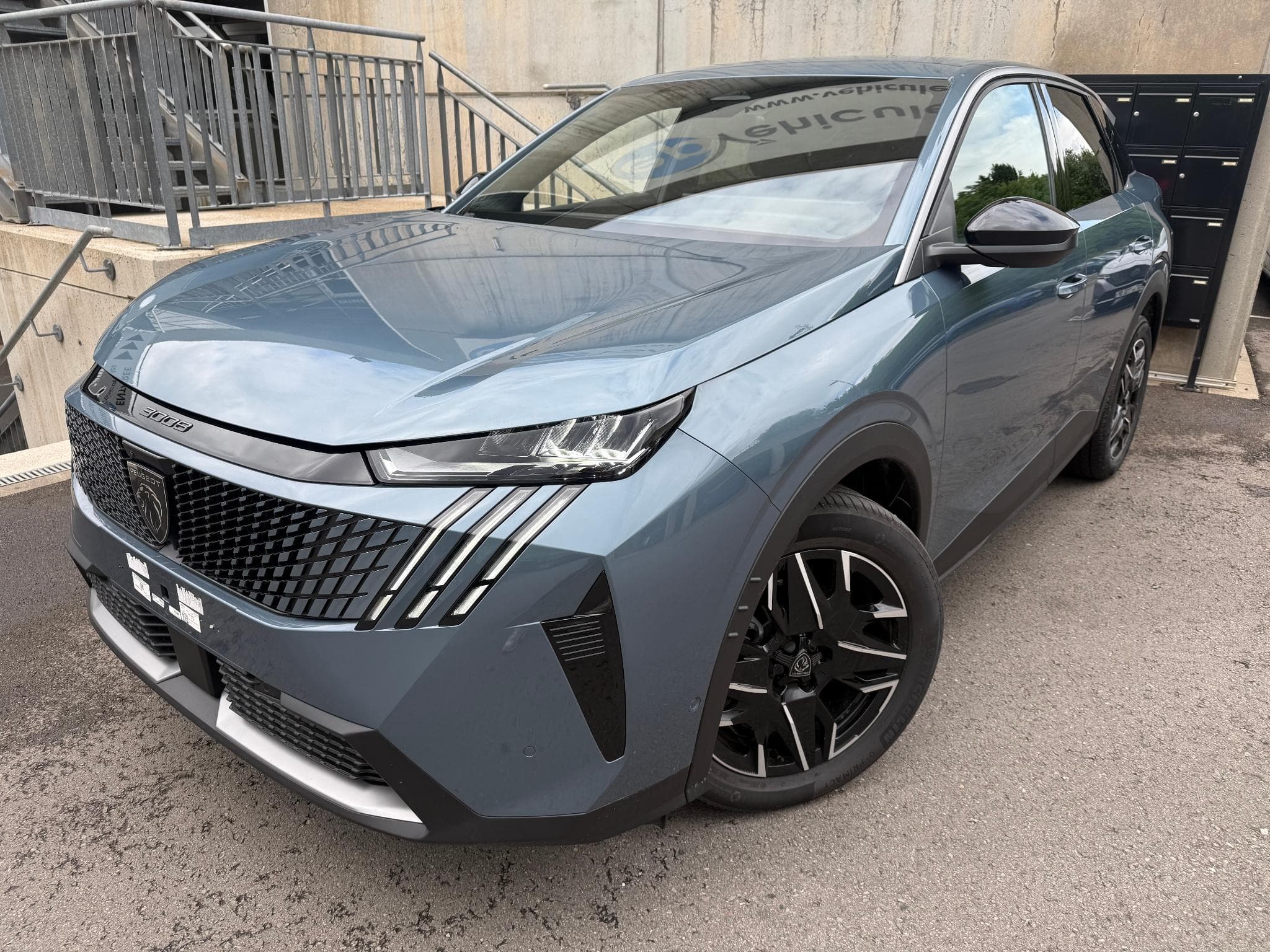 Peugeot 3008 1.2 HYBRID 145 E-DCS6 ALLURE (2025) - Foto 1