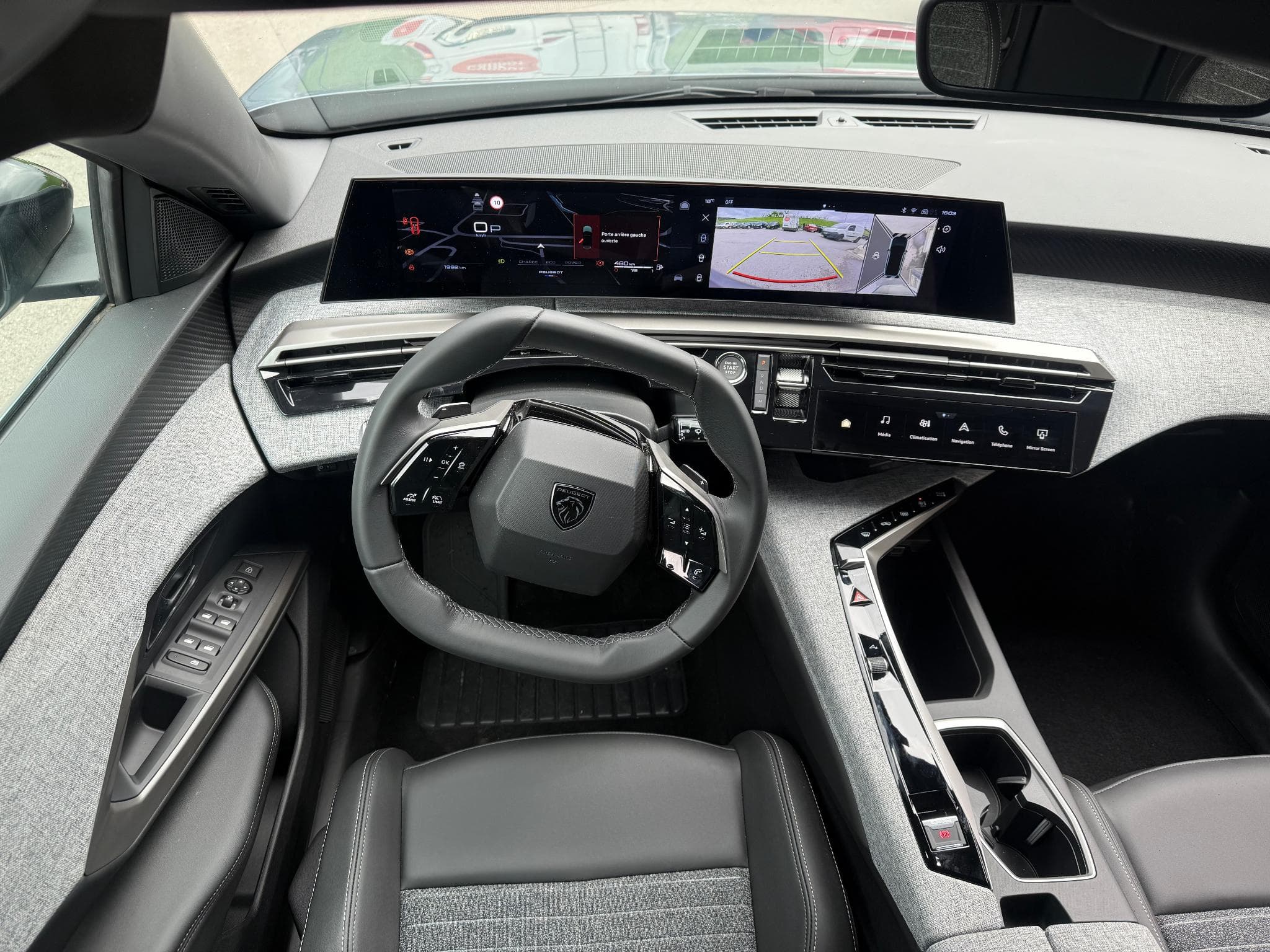 Peugeot 3008 1.2 HYBRID 145 E-DCS6 ALLURE (2025) - Foto 4
