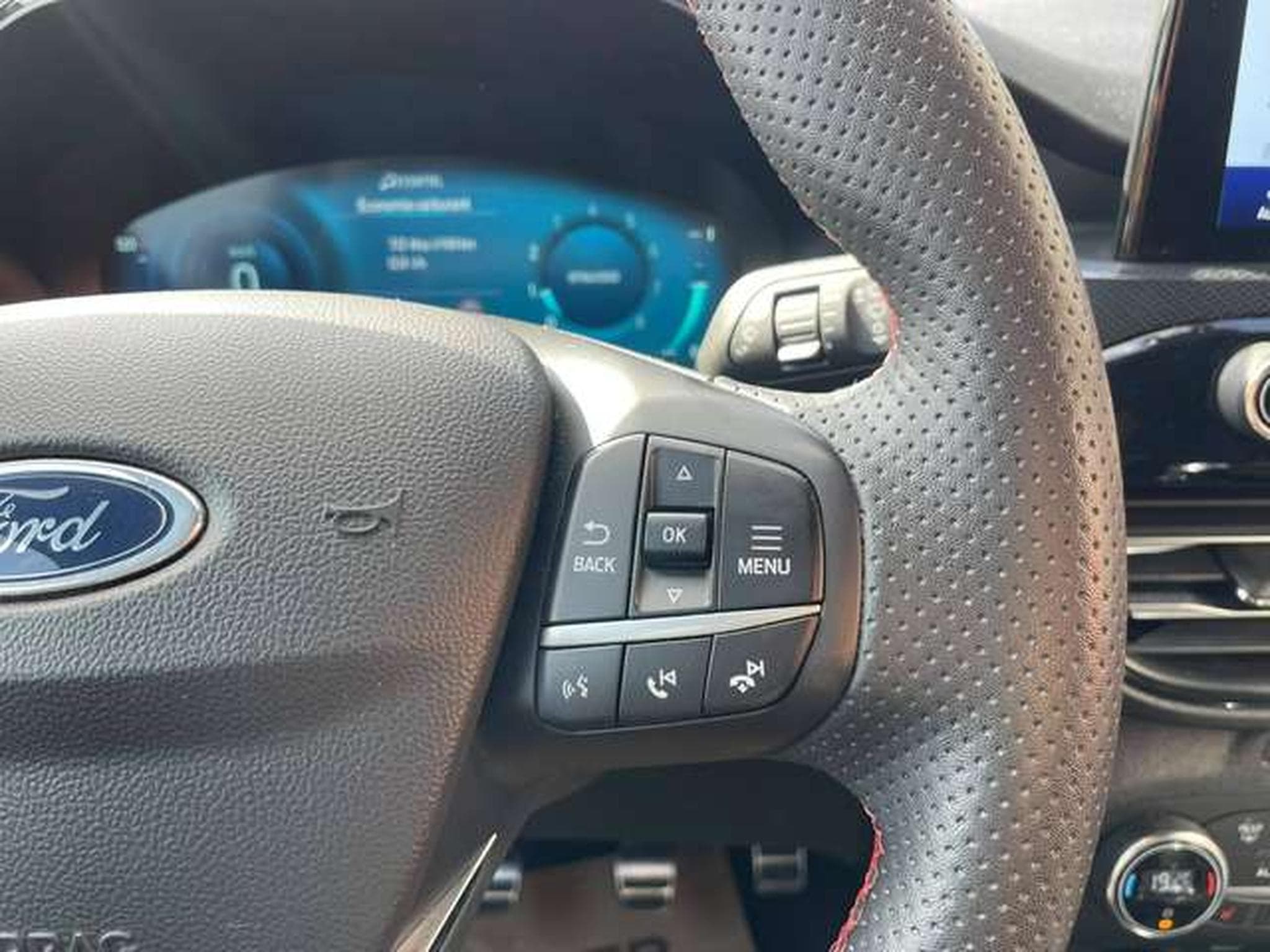 Ford Kuga 1.5 BLACK EDITION  ST-LINE - JUSQU'A 36 MOIS DE GARANTIE (2023) - Photo 16