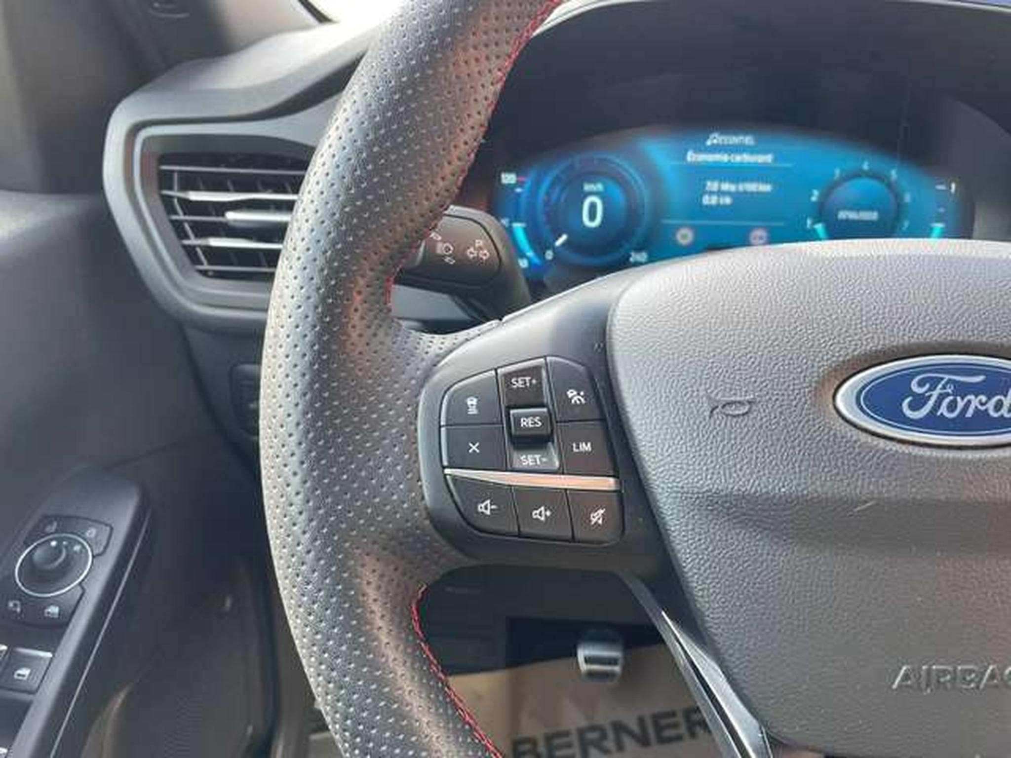 Ford Kuga 1.5 BLACK EDITION  ST-LINE - JUSQU'A 36 MOIS DE GARANTIE (2023) - Photo 15