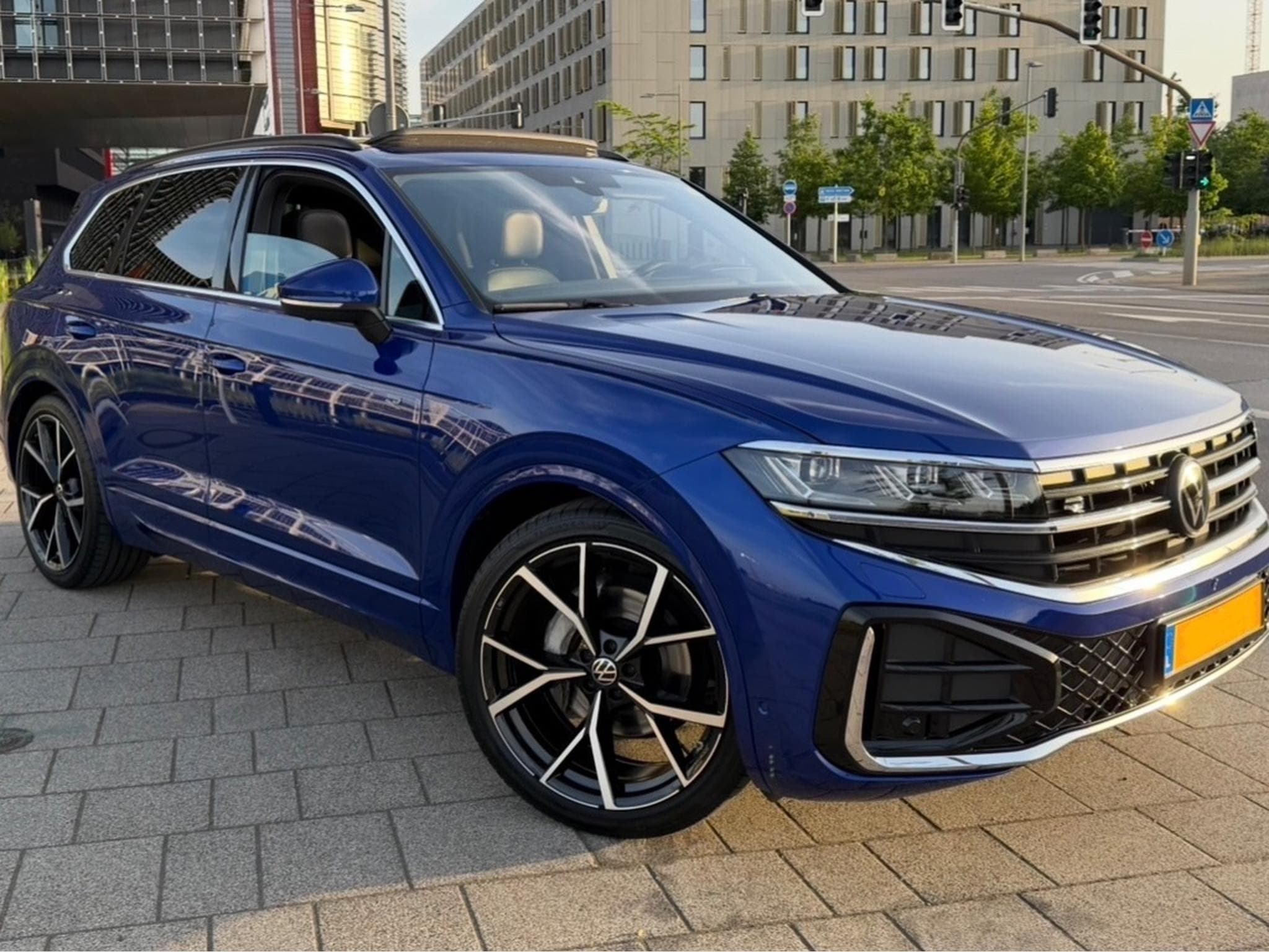 VW Touareg 3.0l V6 TDI R-line (2023) - Photo 2