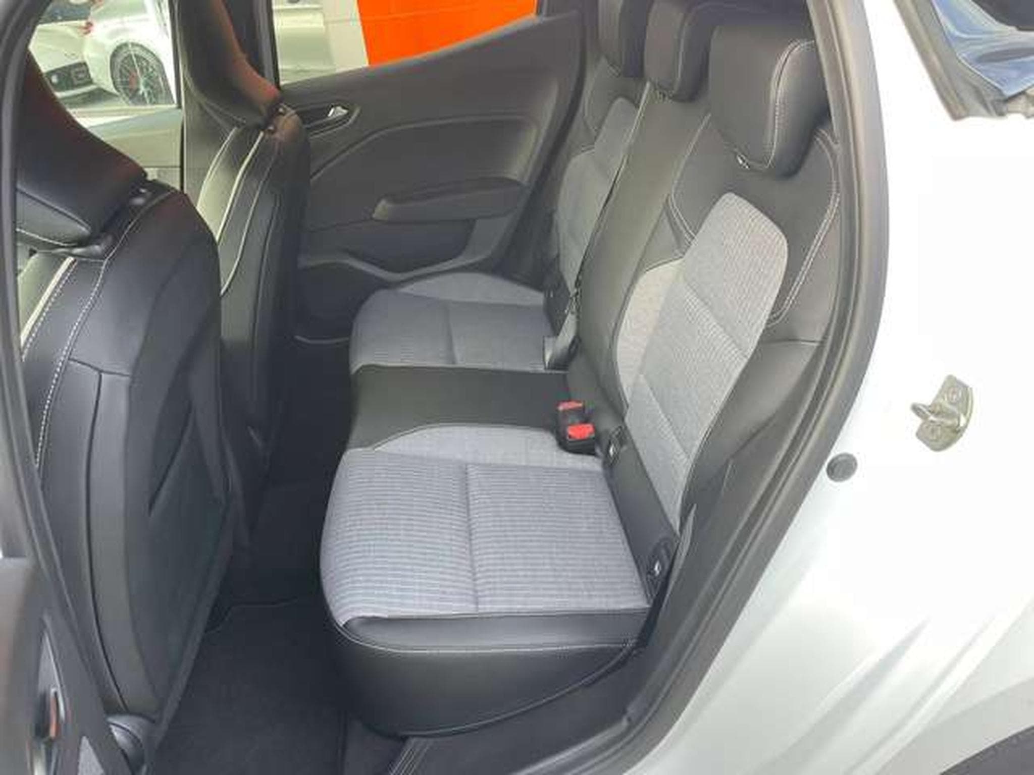 Renault Clio 1.5 HYBRIDE E-Tech - JUSQU'A 36 MOIS DE GARANTIE (2023) - Foto 20