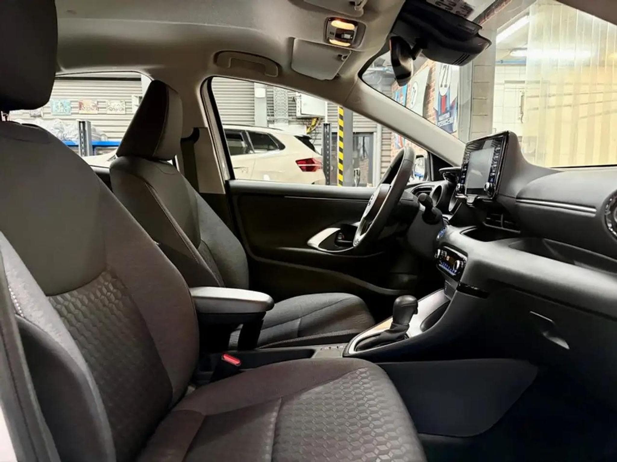 Toyota Yaris (2023) - Foto 8