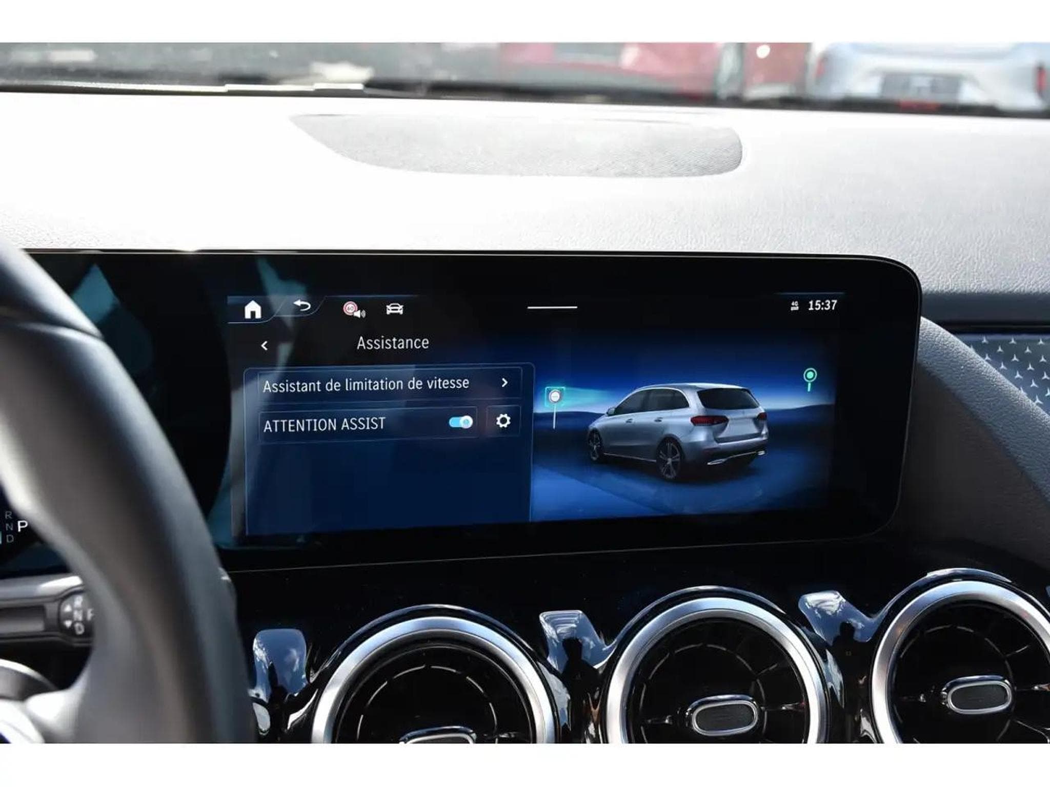 Mercedes 180 (2024) - Photo 14