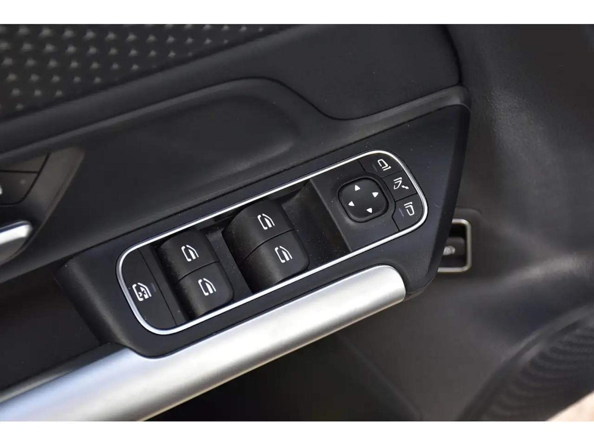 Mercedes 180 (2024) - Photo 21