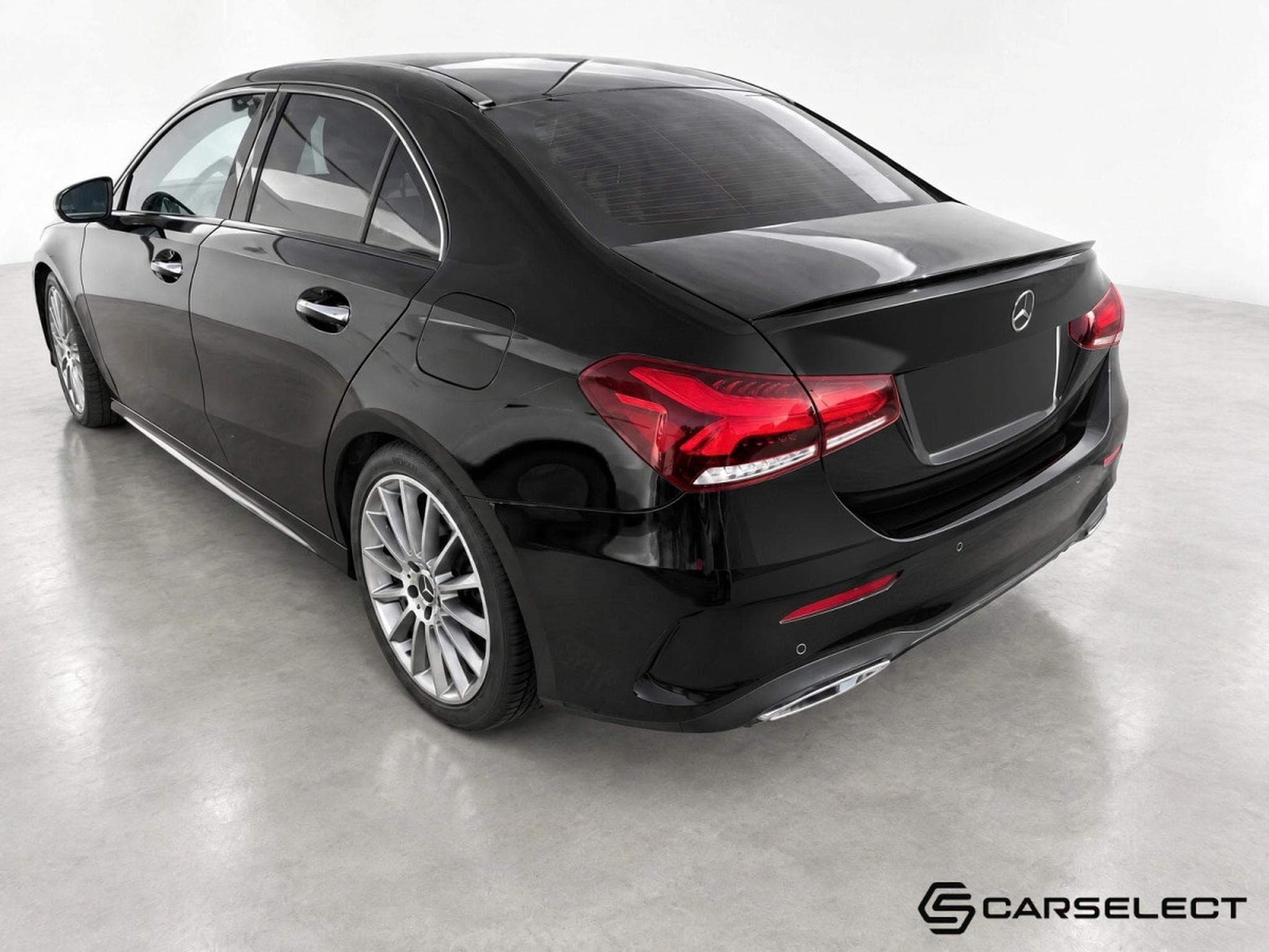 Mercedes 220 AMG LINE (2020) - Photo 2