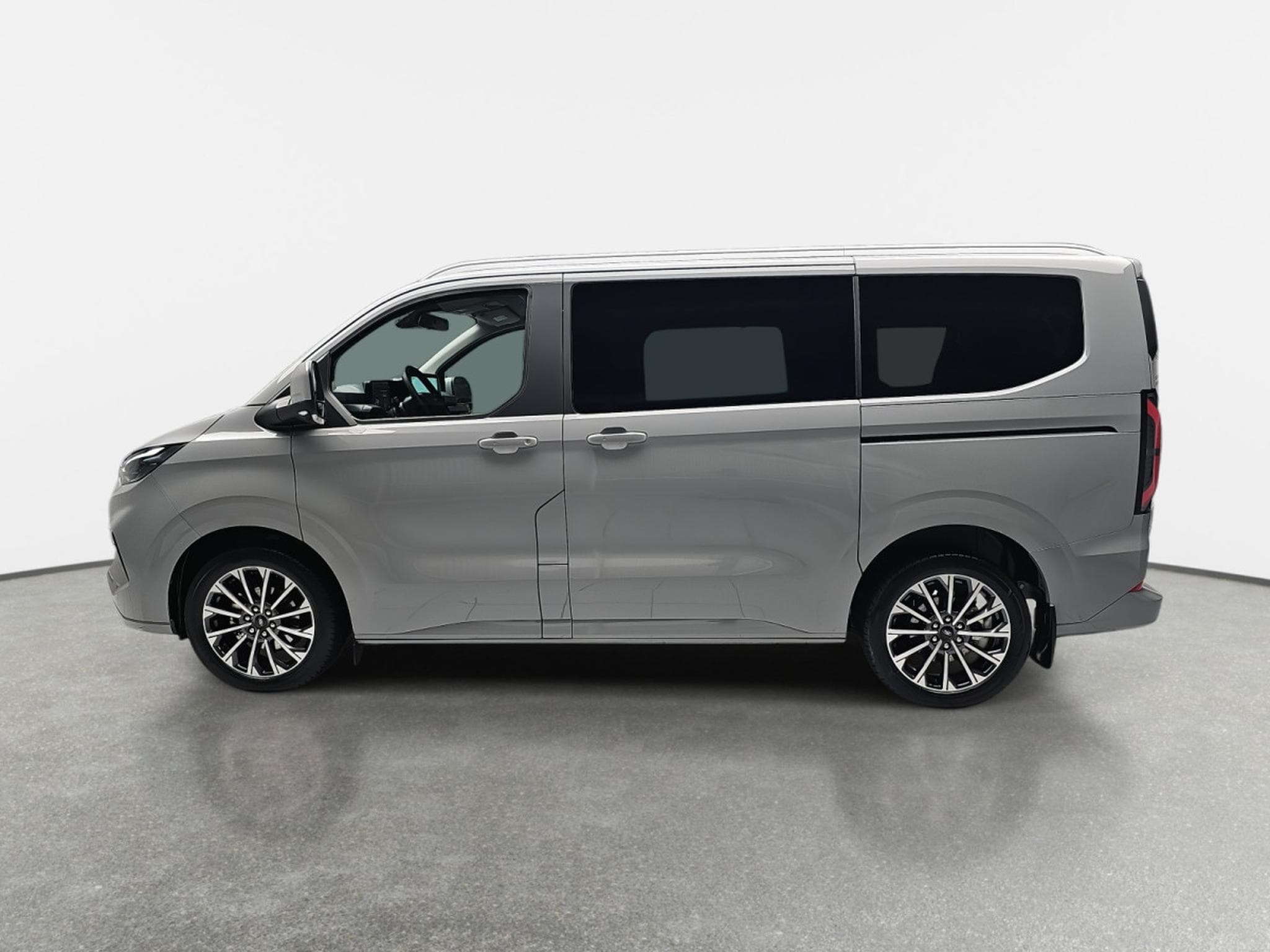 Ford Tourneo 2.0 TDCI ECOBLUE 170 L1 Titanium X (2026) - Photo 3