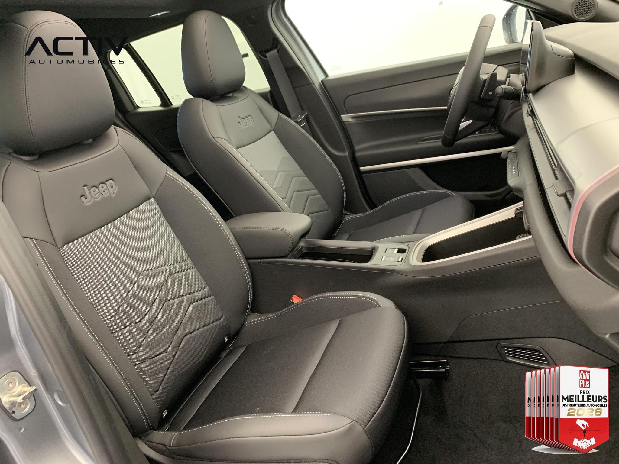 Jeep Avenger 1.2 Turbo T3 110 ch e-Hybrid BVR6 Summit (2026) - Foto 9