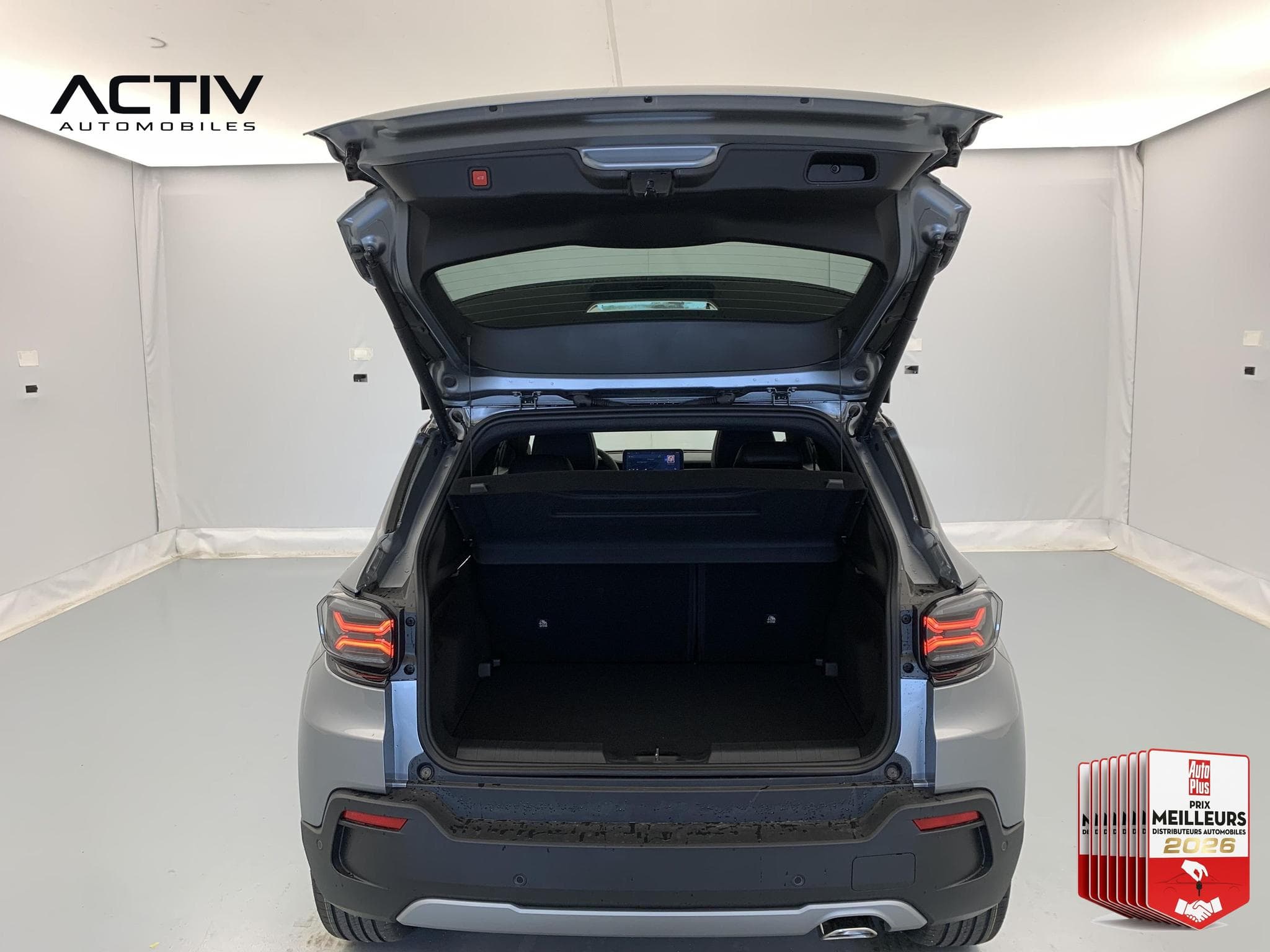 Jeep Avenger 1.2 Turbo T3 110 ch e-Hybrid BVR6 Summit (2026) - Foto 12