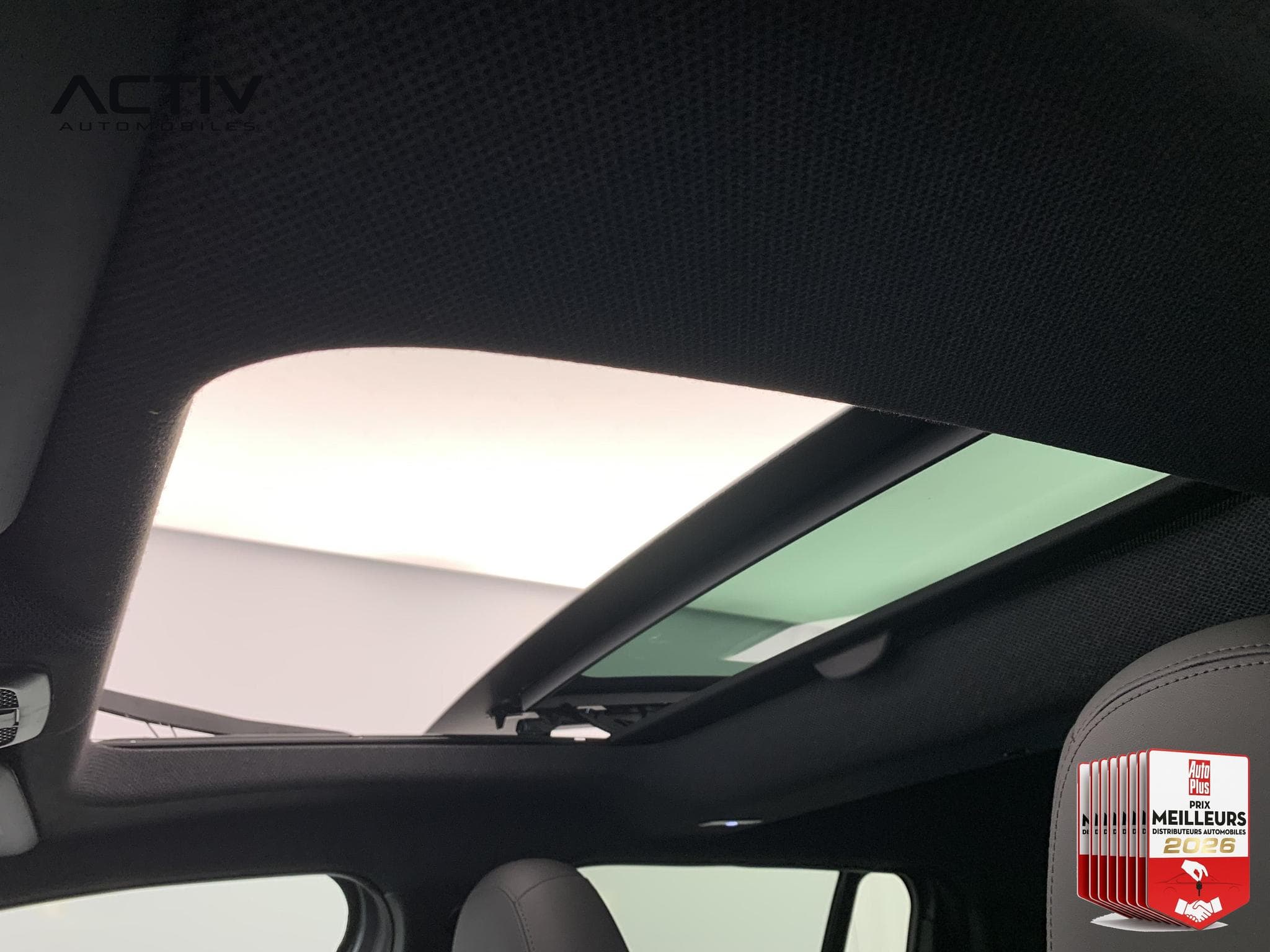 Jeep Avenger 1.2 Turbo T3 110 ch e-Hybrid BVR6 Summit (2026) - Foto 25