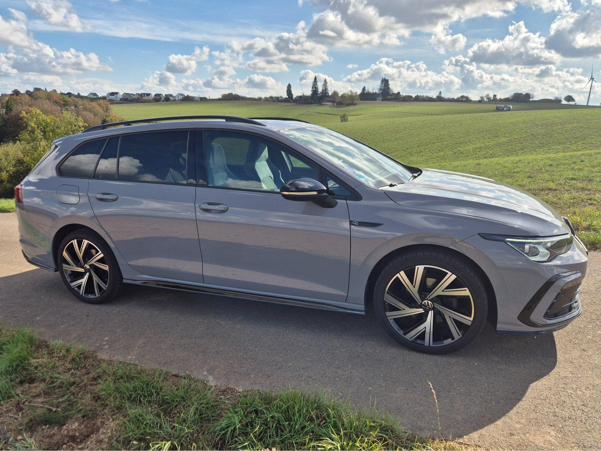 VW Golf VIII R-Line (2024) - Photo 3