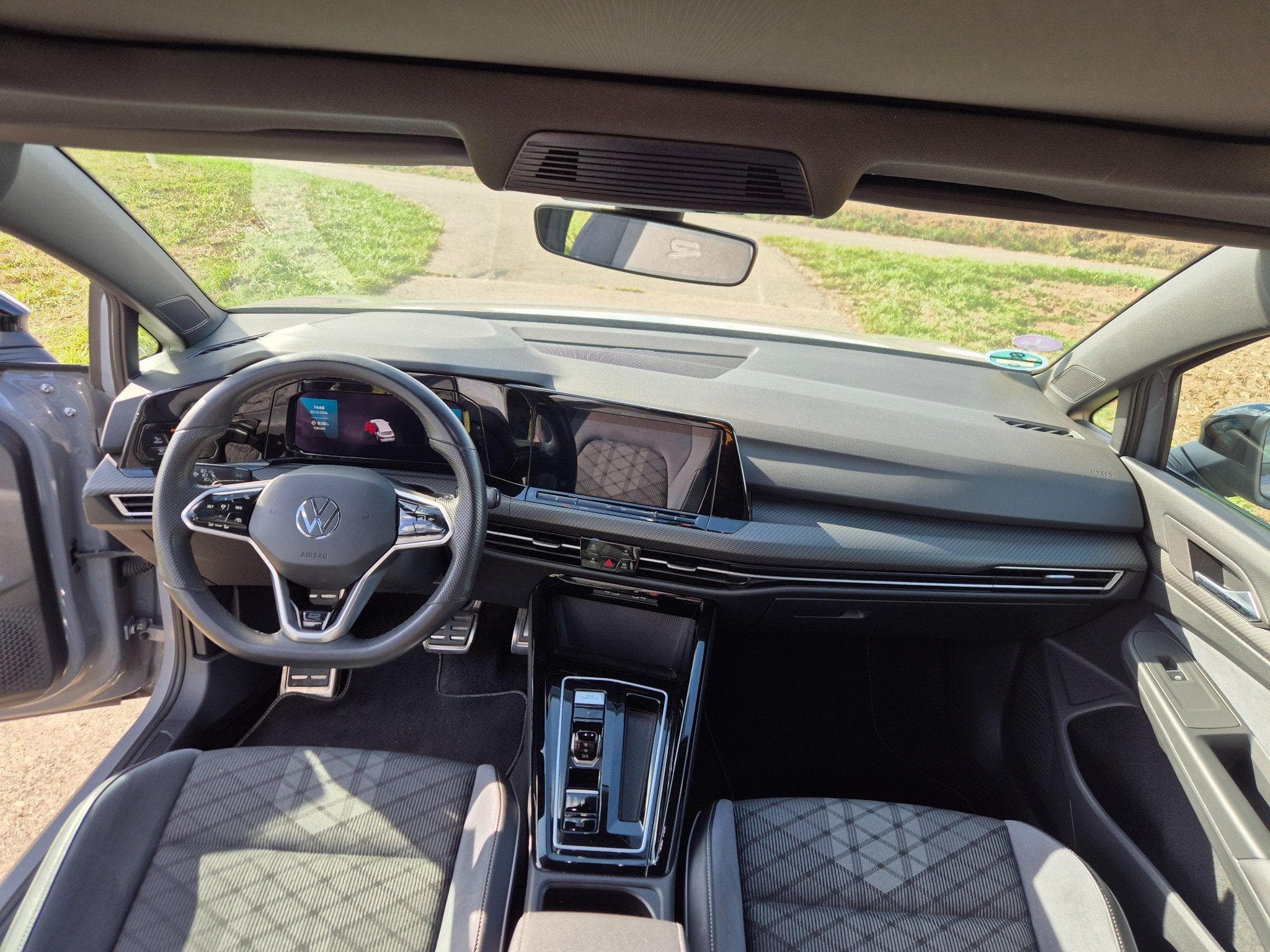 VW Golf VIII R-Line (2024) - Photo 12