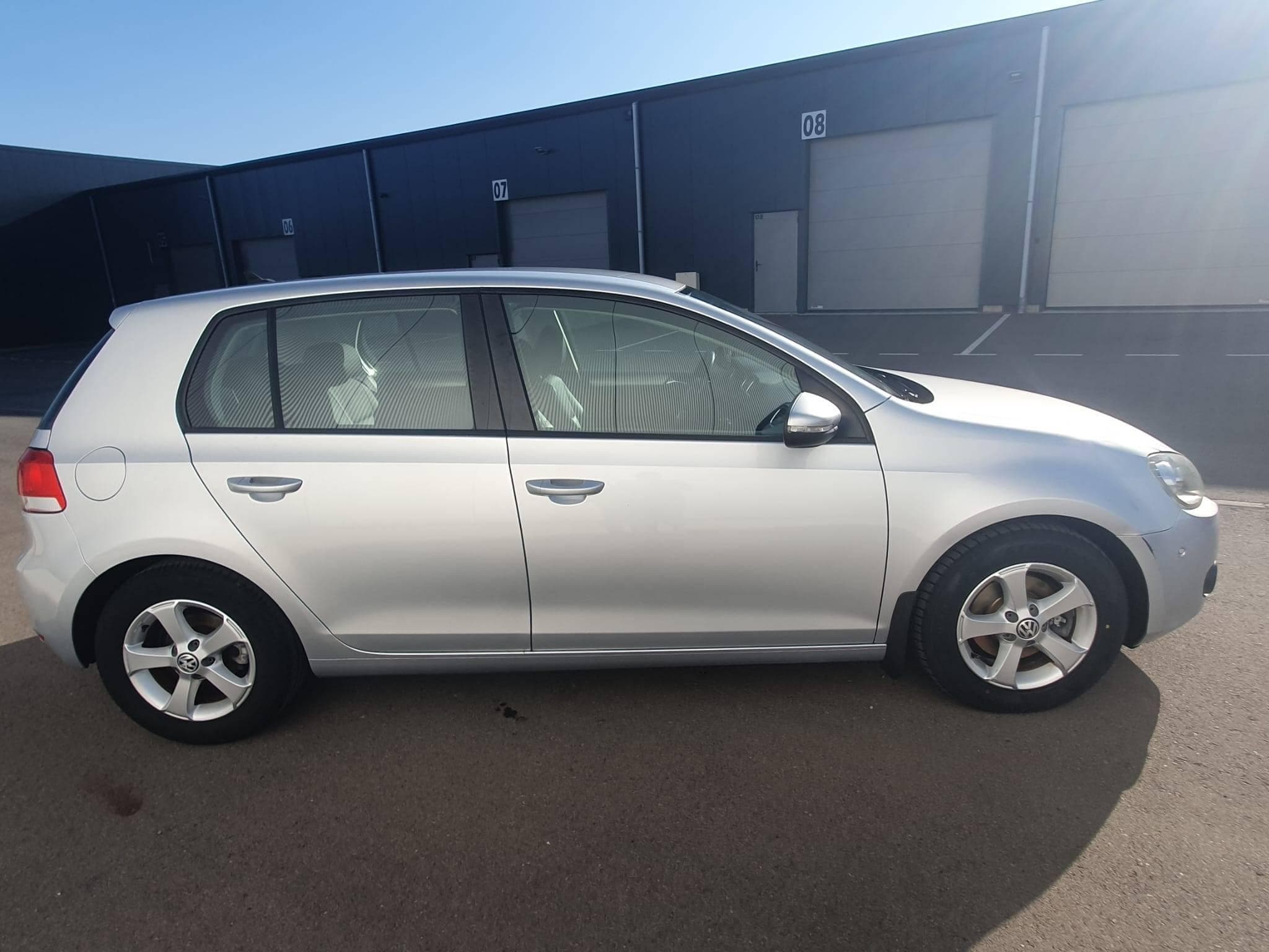 VW Golf VI 1.6 tdi 105ch Highline (2011) - Photo 2