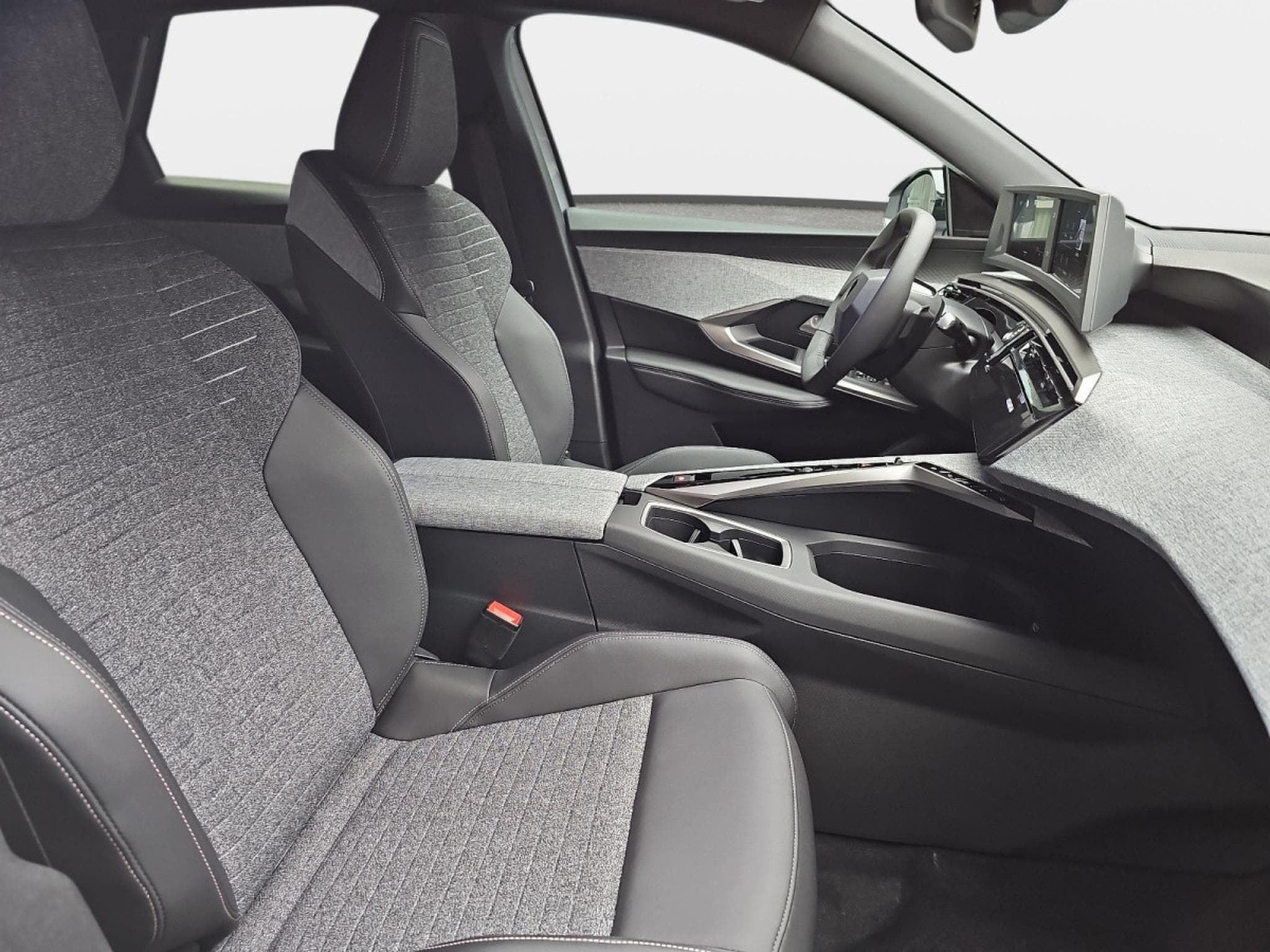Peugeot 3008 1.2 Hybrid 145 E-DSC6 Allure (2025) - Photo 15