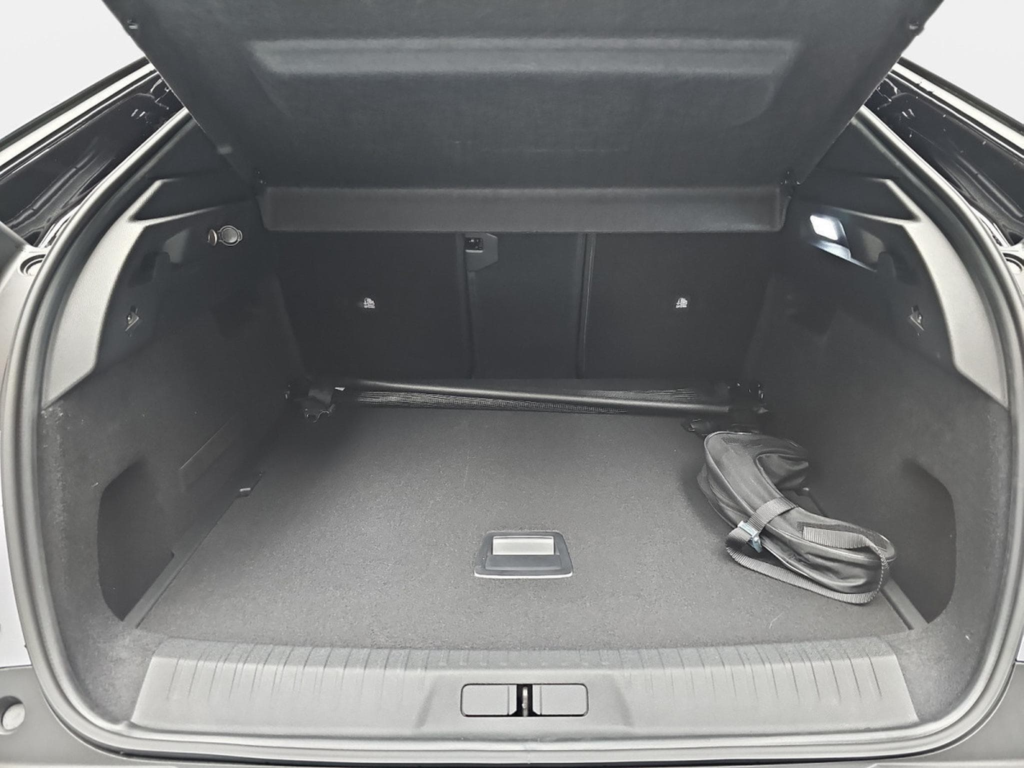 Peugeot 3008 1.2 Hybrid 145 E-DSC6 GT (2025) - Photo 14