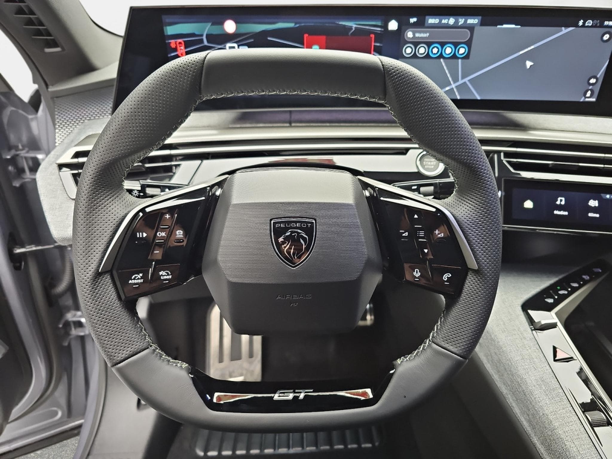 Peugeot 3008 1.2 Hybrid 145 E-DSC6 GT (2025) - Photo 13
