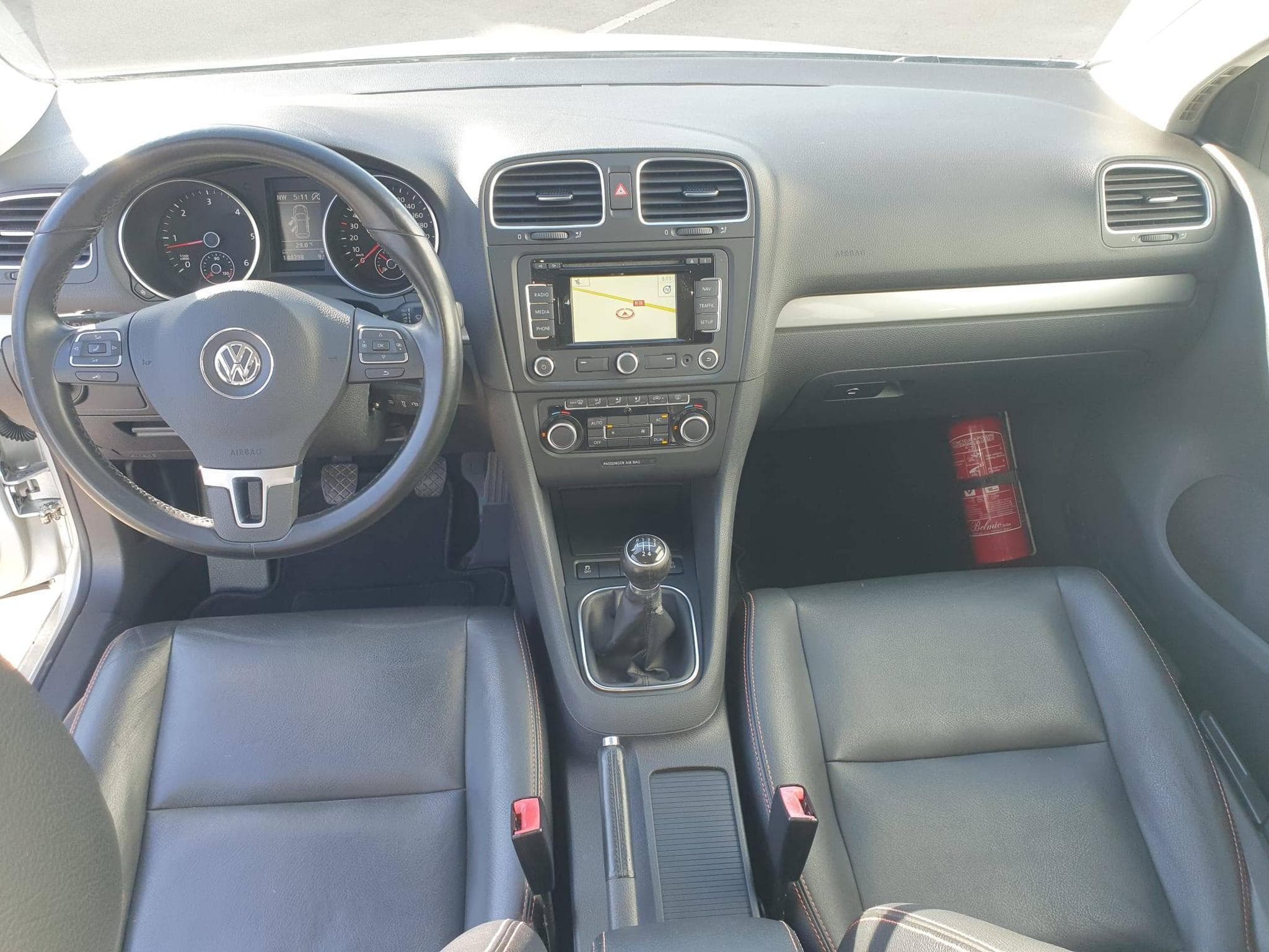 VW Golf VI 1.6 tdi 105ch Highline (2011) - Photo 10