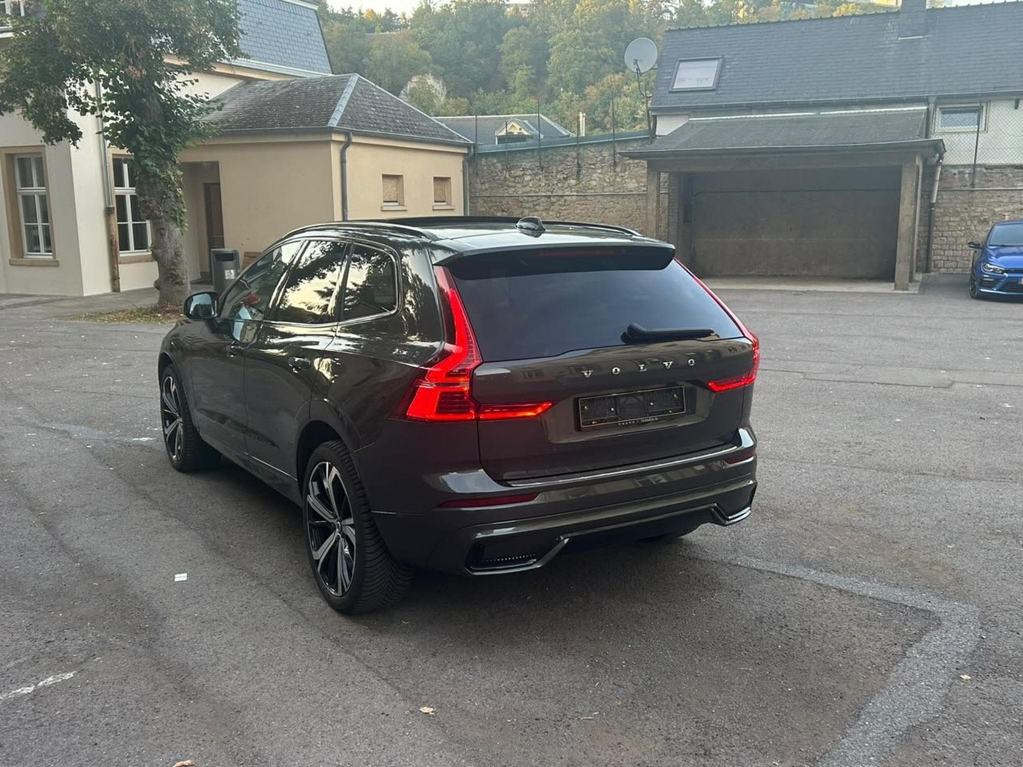Volvo XC60 B5 235 AWD 235 R-Design / Black Design (2022) - Photo 2