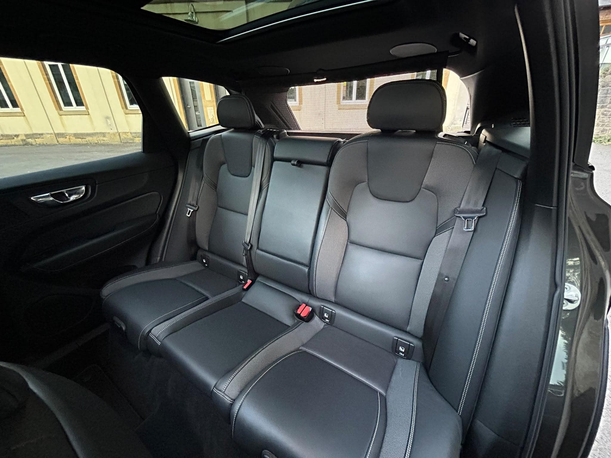Volvo XC60 B5 235 AWD 235 R-Design / Black Design (2022) - Photo 7