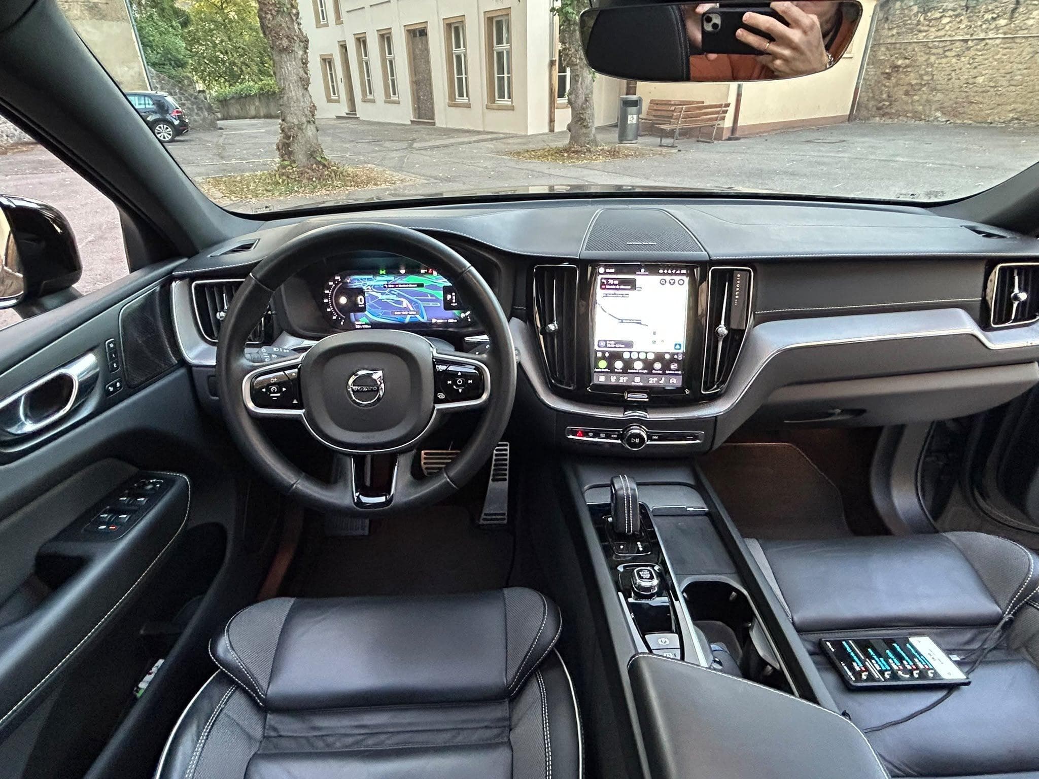 Volvo XC60 B5 235 AWD 235 R-Design / Black Design (2022) - Photo 9