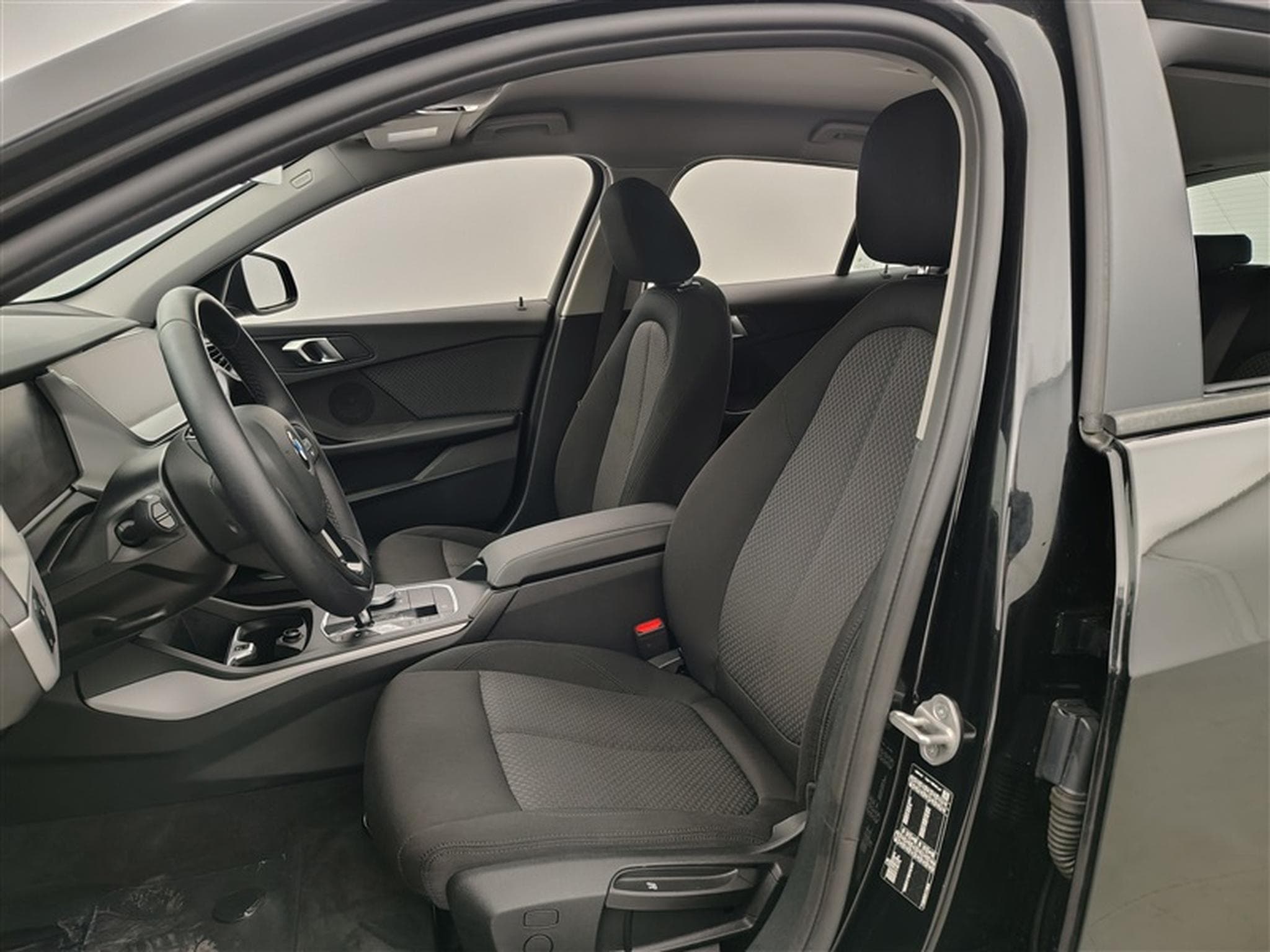 BMW 118 dA  Navi Cockpit / Led / PDC av+ar (2024) - Foto 7