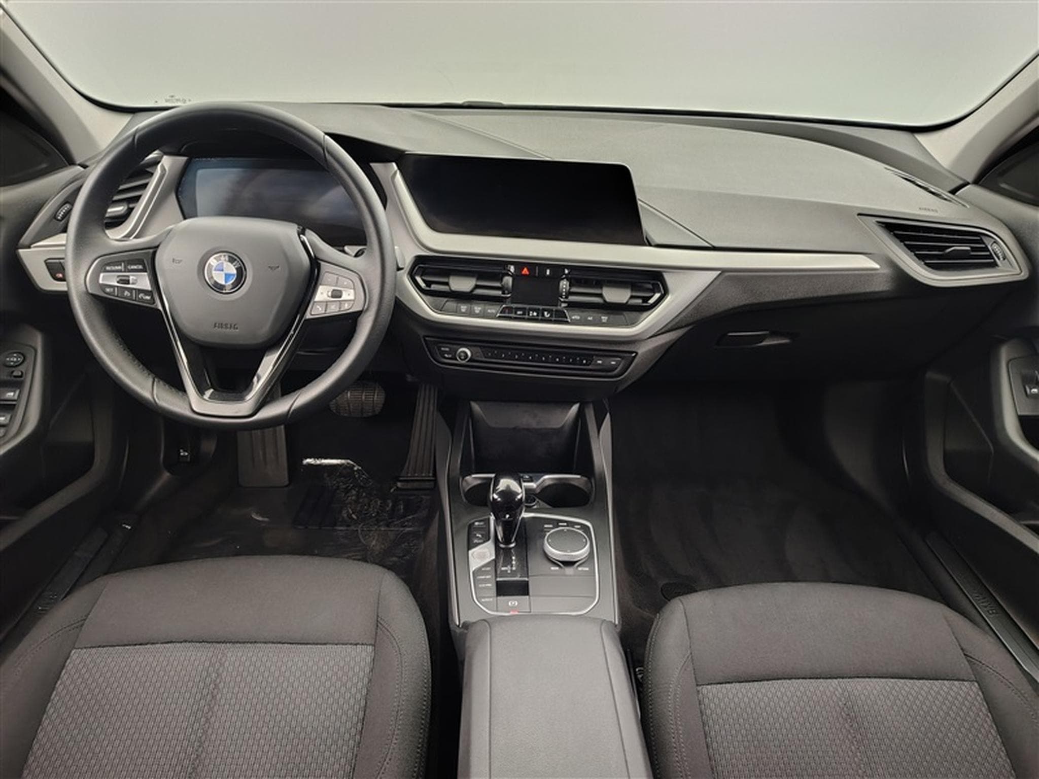 BMW 118 dA  Navi Cockpit / Led / PDC av+ar (2024) - Foto 8