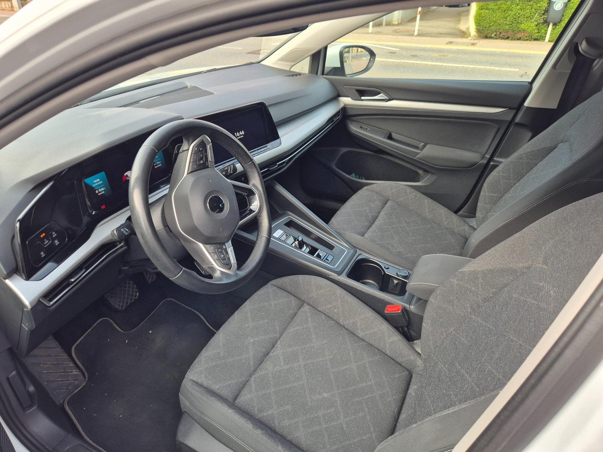 VW Golf VIII Life (2021) - Photo 4