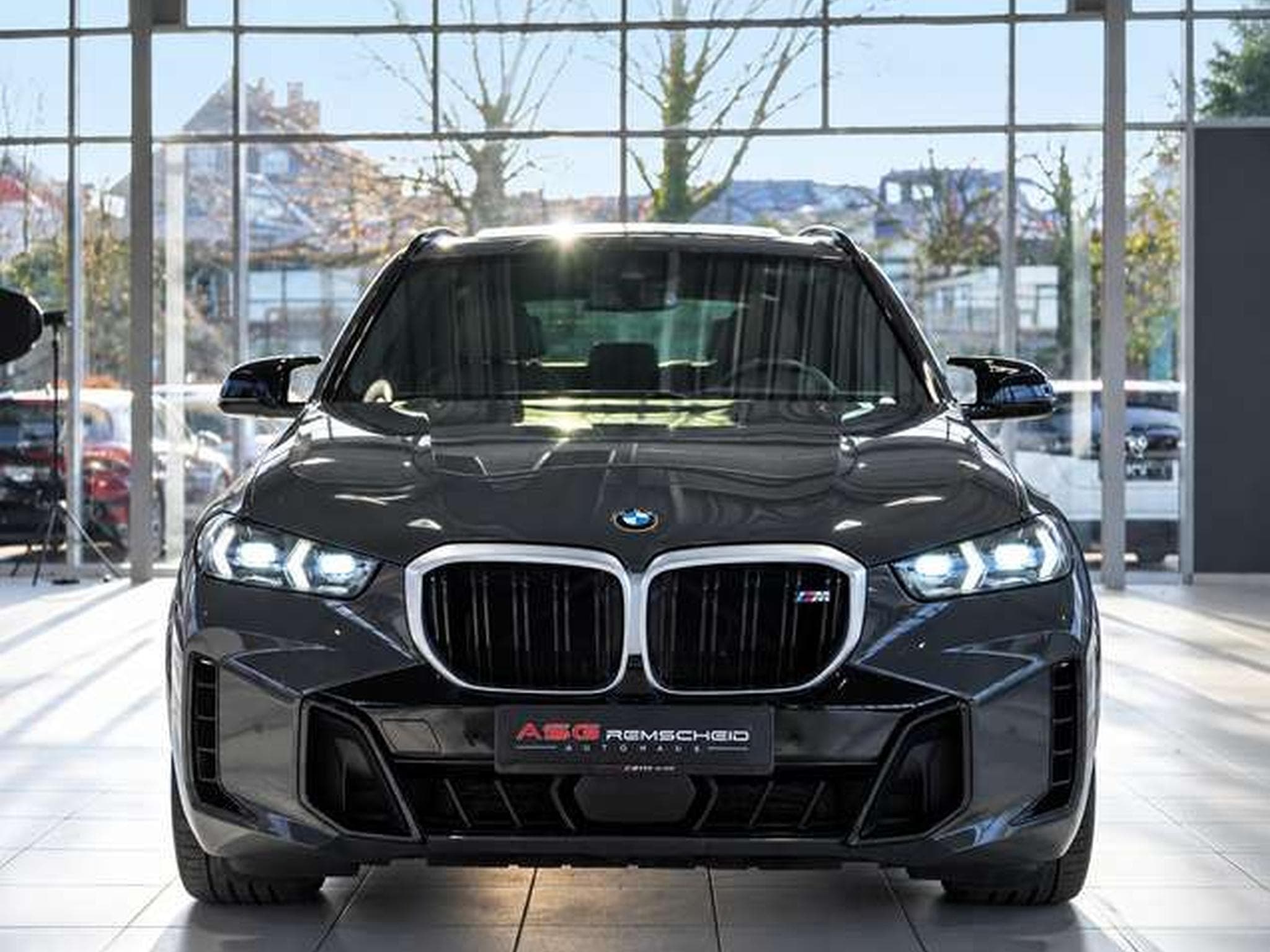 BMW X5M i xD *1.H *22 *ACC*Sky Lounge*H-UP*AHK (2024) - Photo 2
