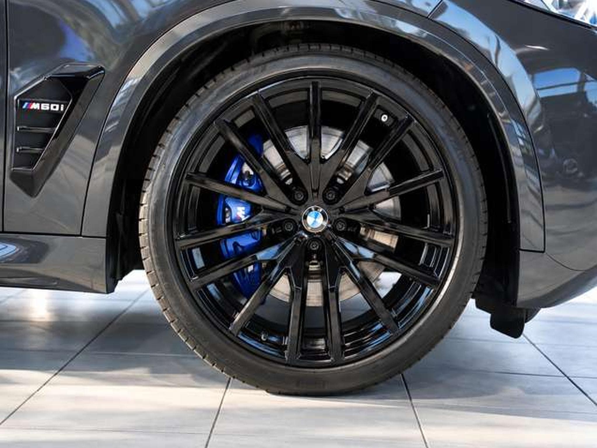 BMW X5M i xD *1.H *22 *ACC*Sky Lounge*H-UP*AHK (2024) - Photo 5