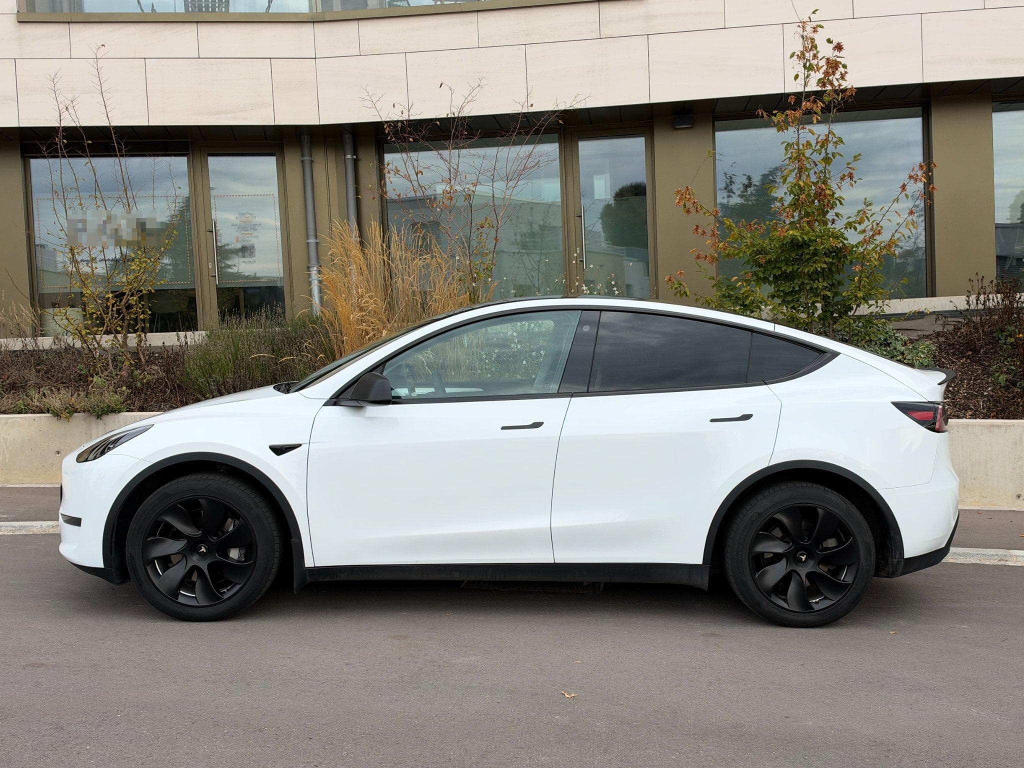 Tesla Model Y Long Range AWD | Acceleration Boost (2022) - Photo 9