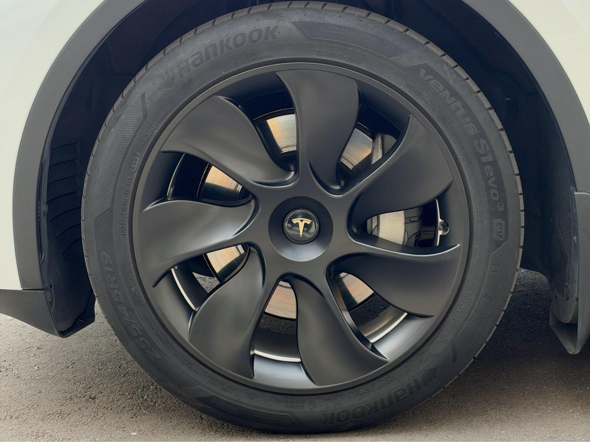 Tesla Model Y Long Range AWD | Acceleration Boost (2022) - Photo 12