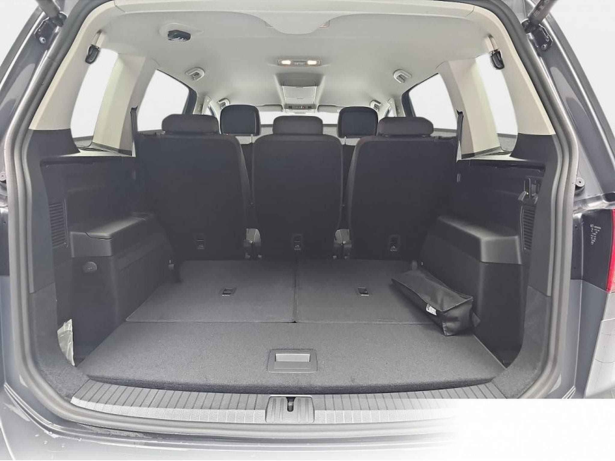 VW Touran (2026) - Foto 13