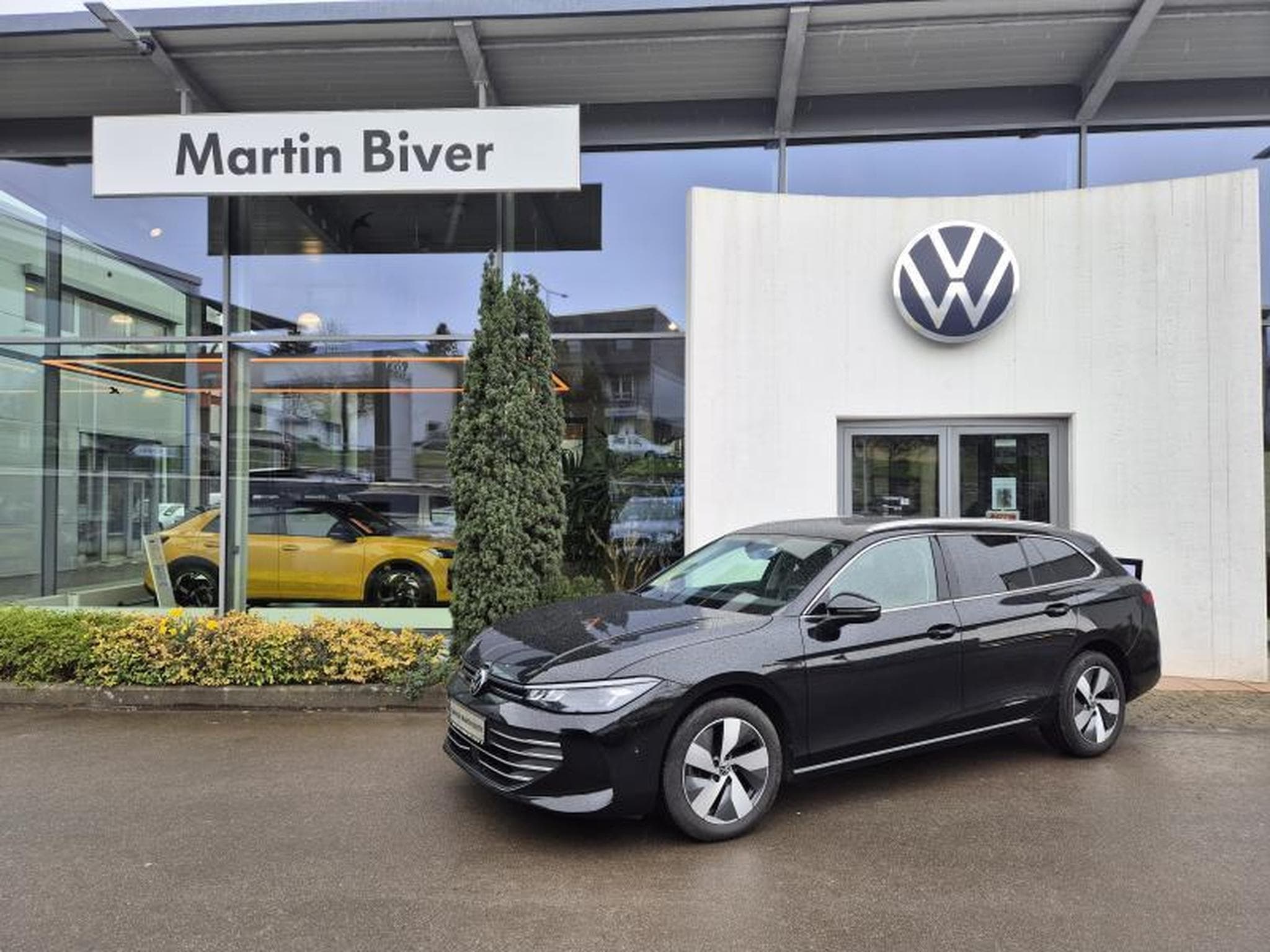 VW Passat Business (2024) - Photo 1