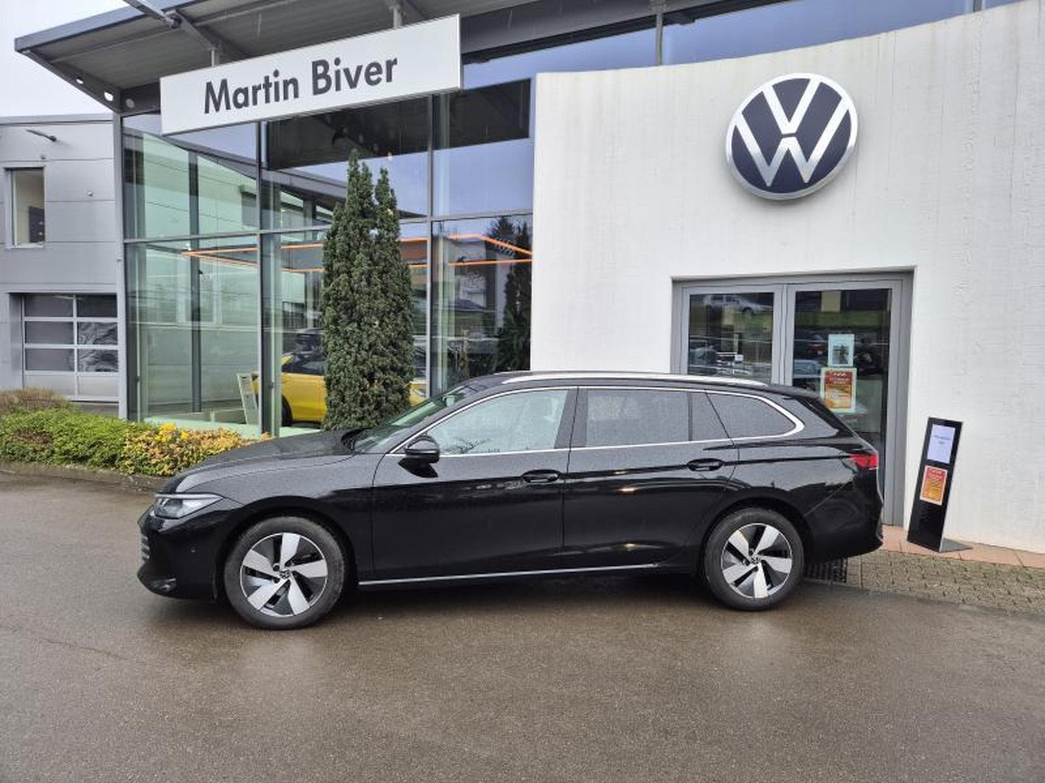 VW Passat Business (2024) - Photo 2